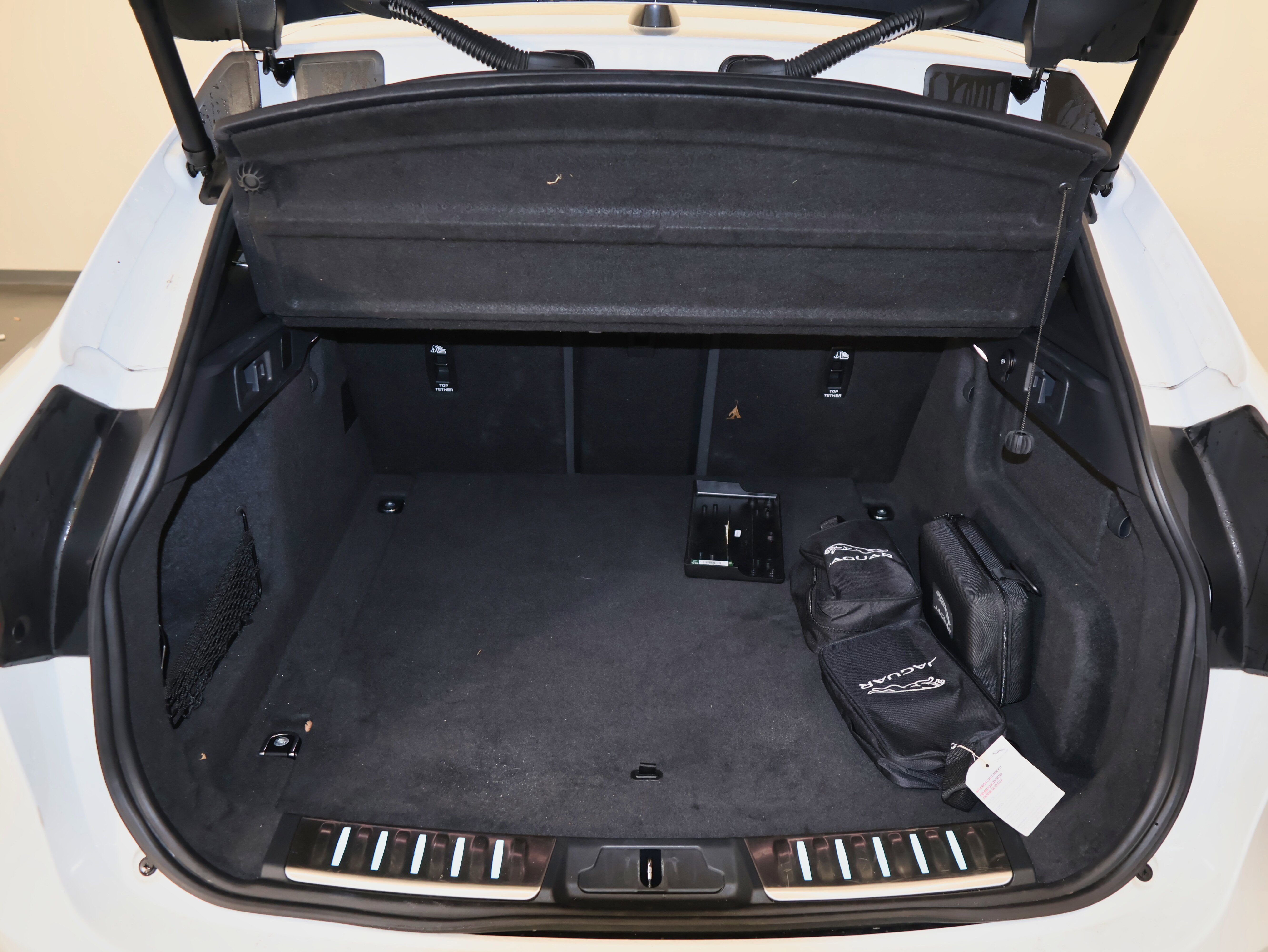 Used 2021 Jaguar F-PACE SVR image 42