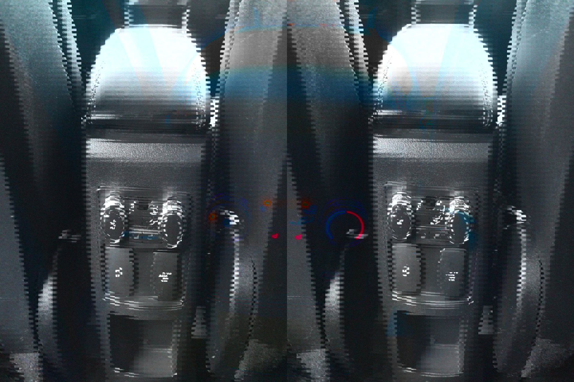 Used 2020 Ford Explorer Limited image 28