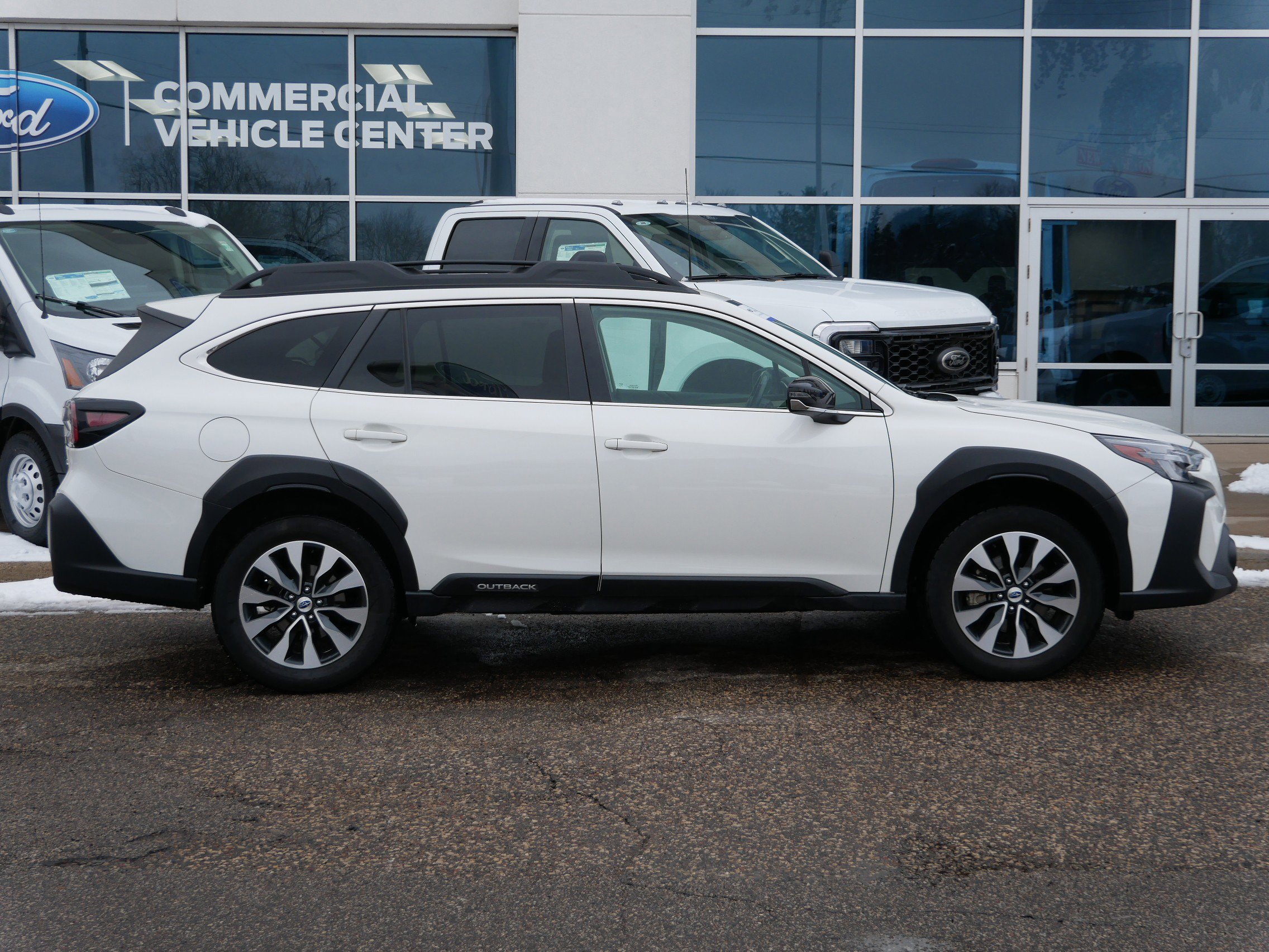 Used 2023 Subaru Outback Limited image 2