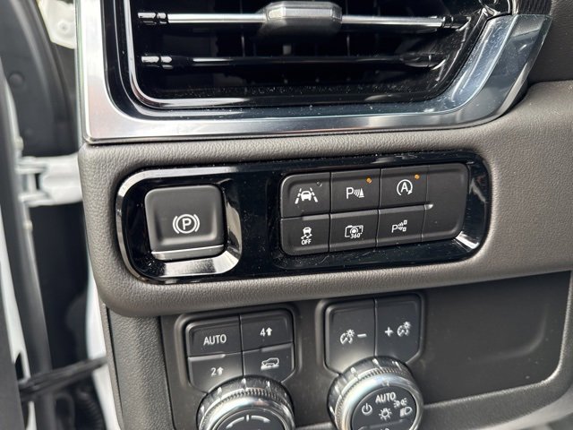 Used 2025 GMC Yukon XL Elevation image 34