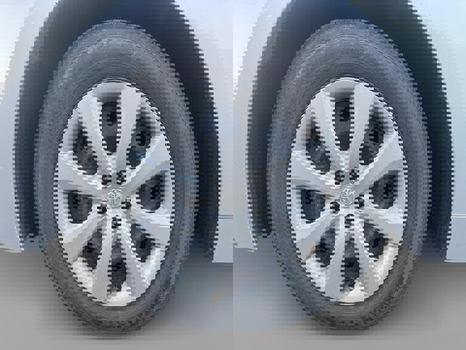 Used 2022 Toyota Corolla LE image 9