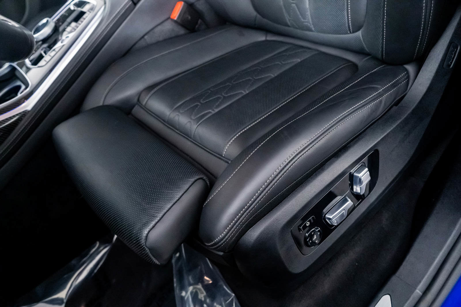 Used 2024 BMW X7 M60i w/ Premium Package image 58