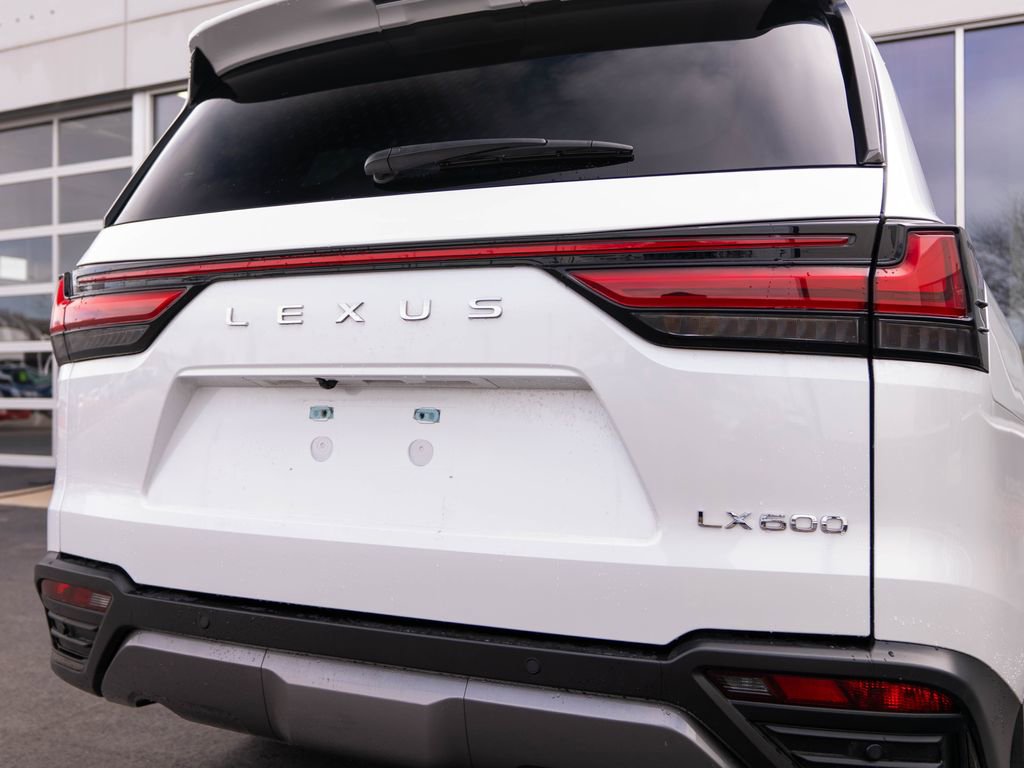 Used 2024 Lexus LX 600 4WD w/ Appearance Package image 15
