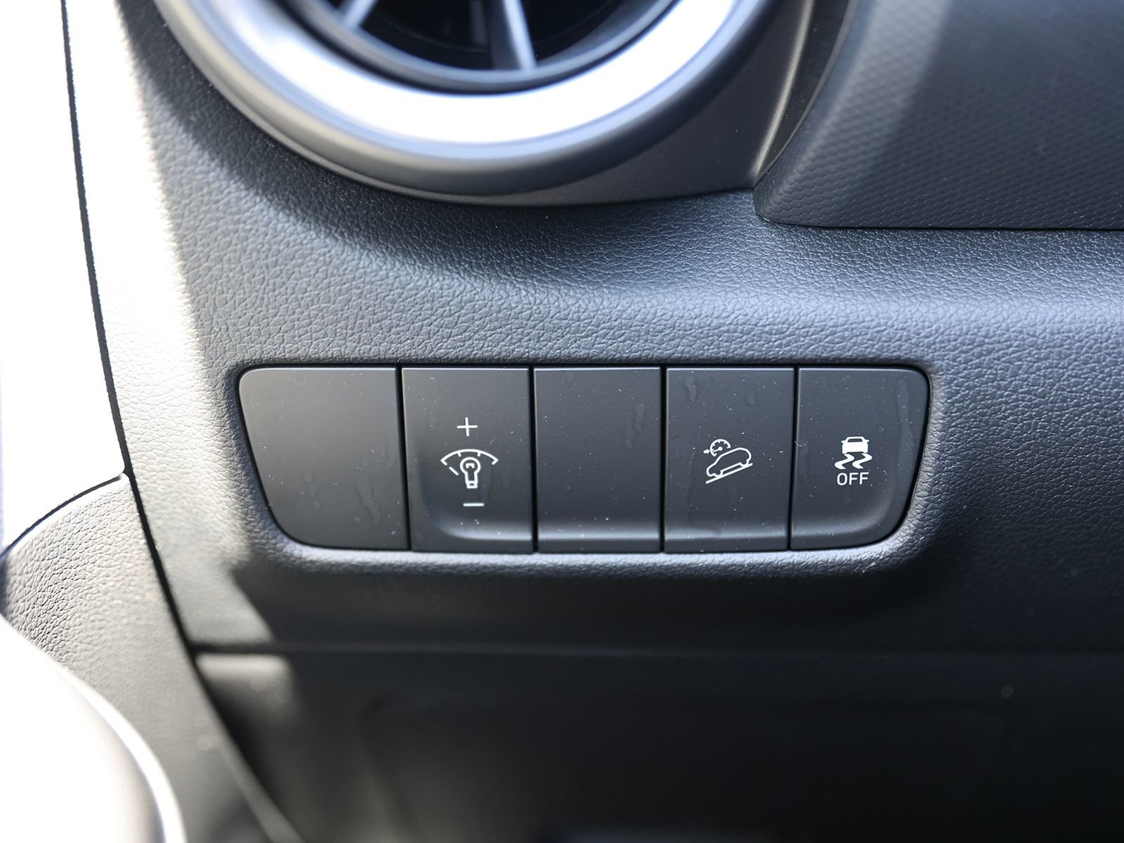 Used 2022 Hyundai Kona SEL AWD/4WD image 28