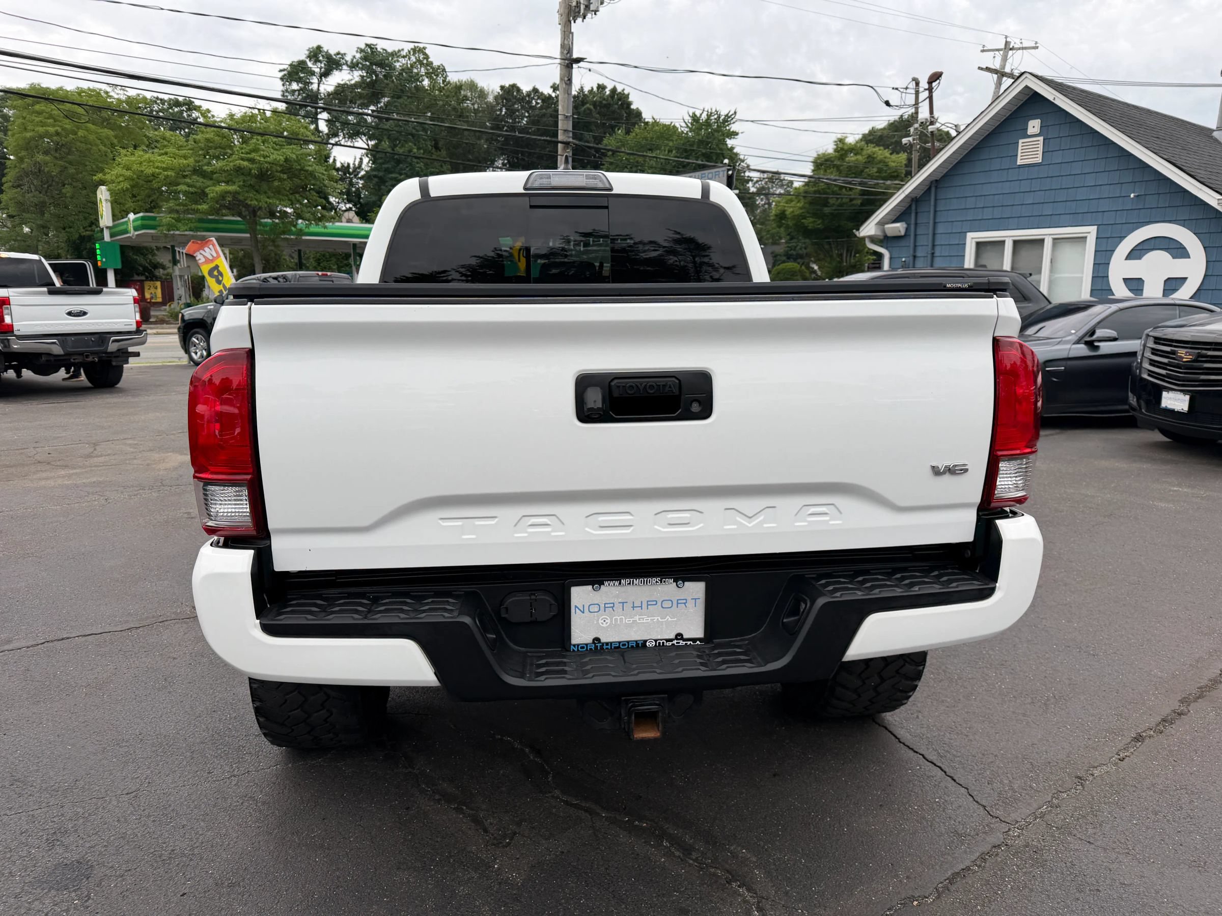 Used 2017 Toyota Tacoma SR AWD/4WD image 5