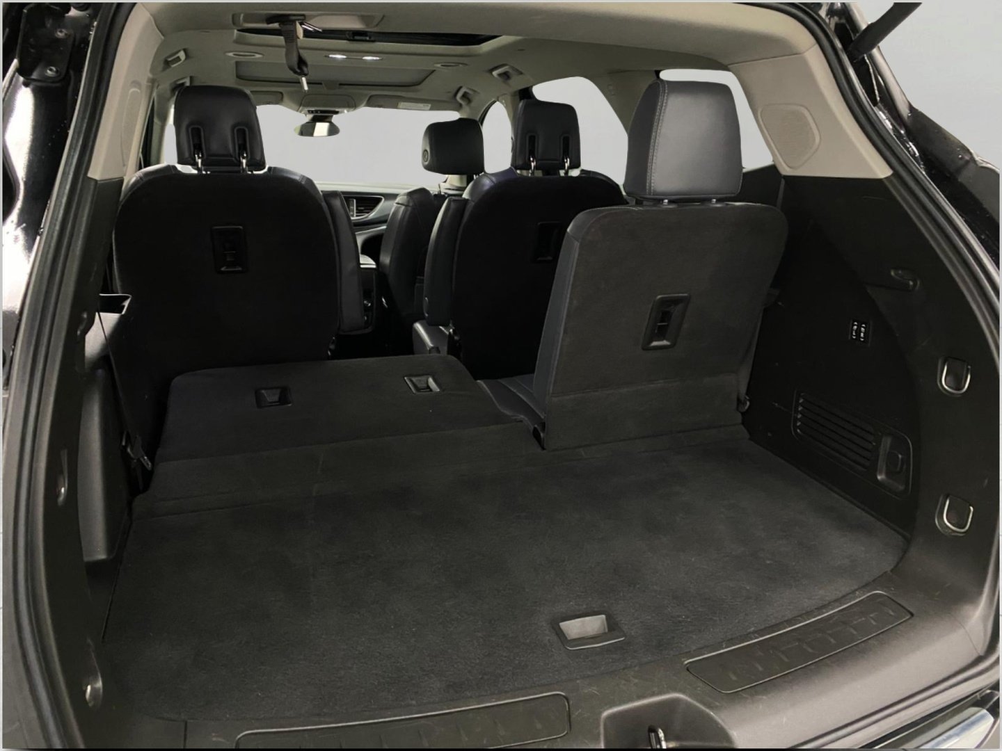 Used 2018 Buick Enclave Premium w/ Trailering Package AWD/4WD image 6