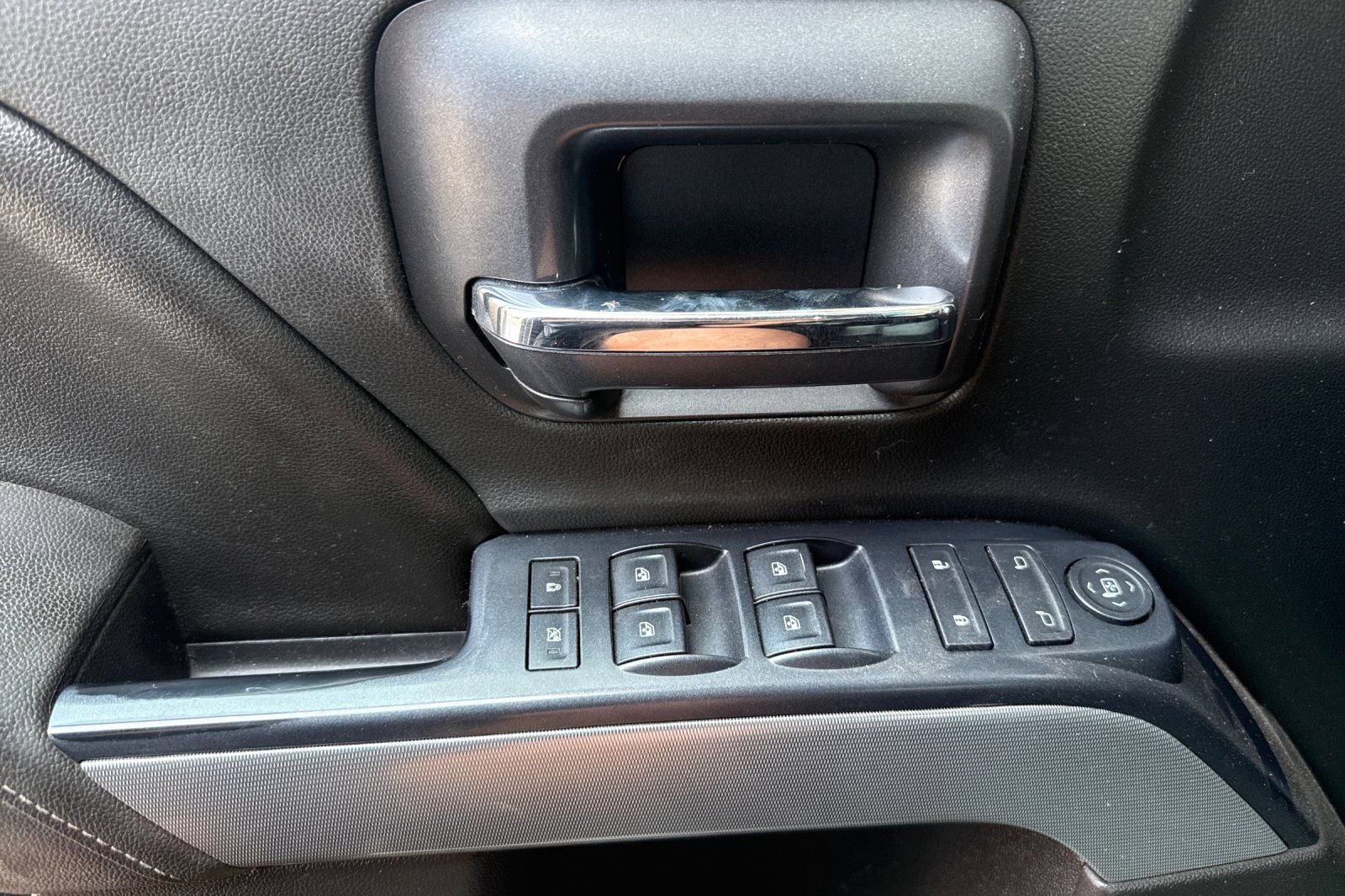 Used 2017 Chevrolet Silverado 3500 LT AWD/4WD image 10