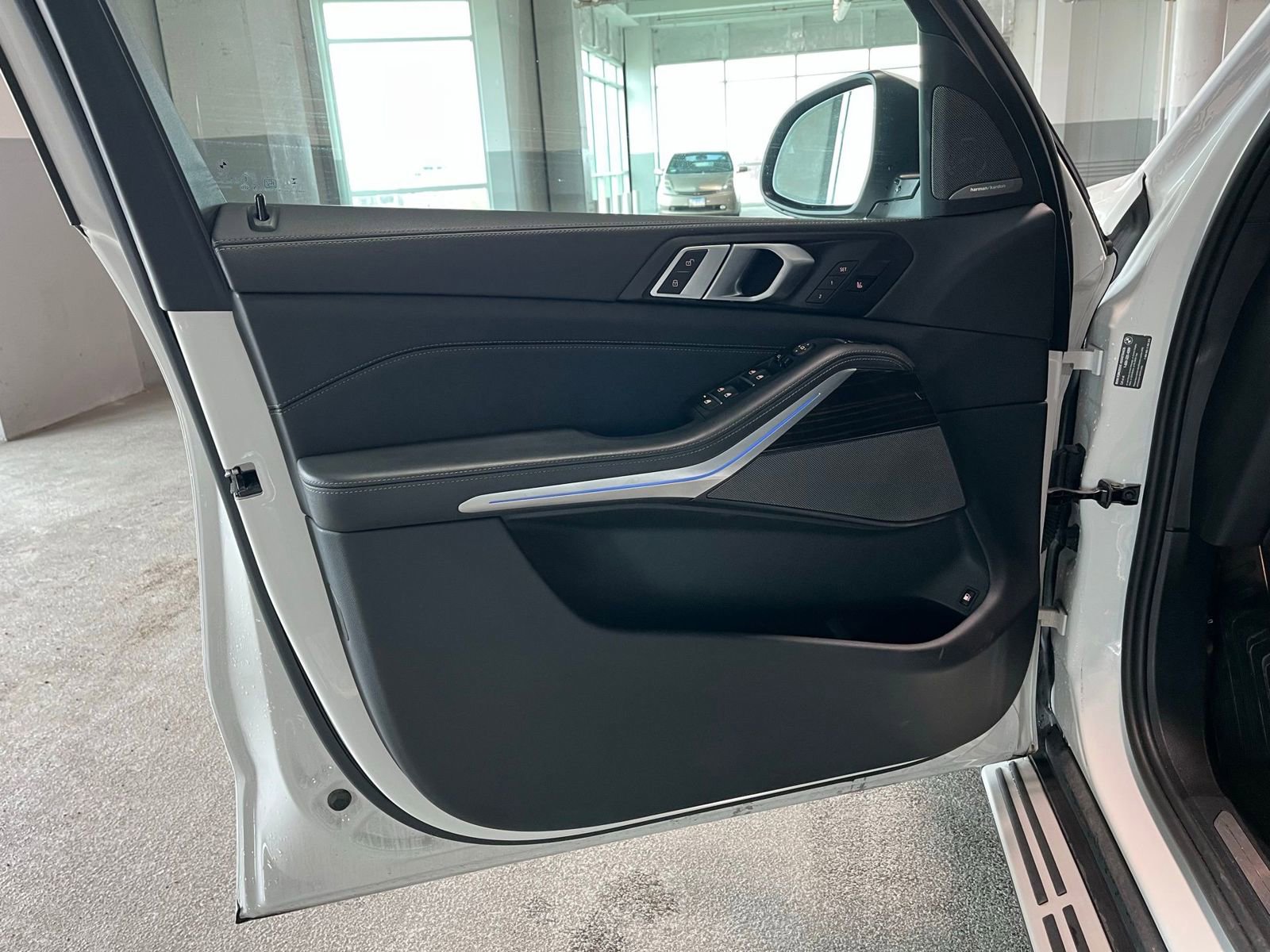 Used 2025 BMW X5 xDrive50e image 16