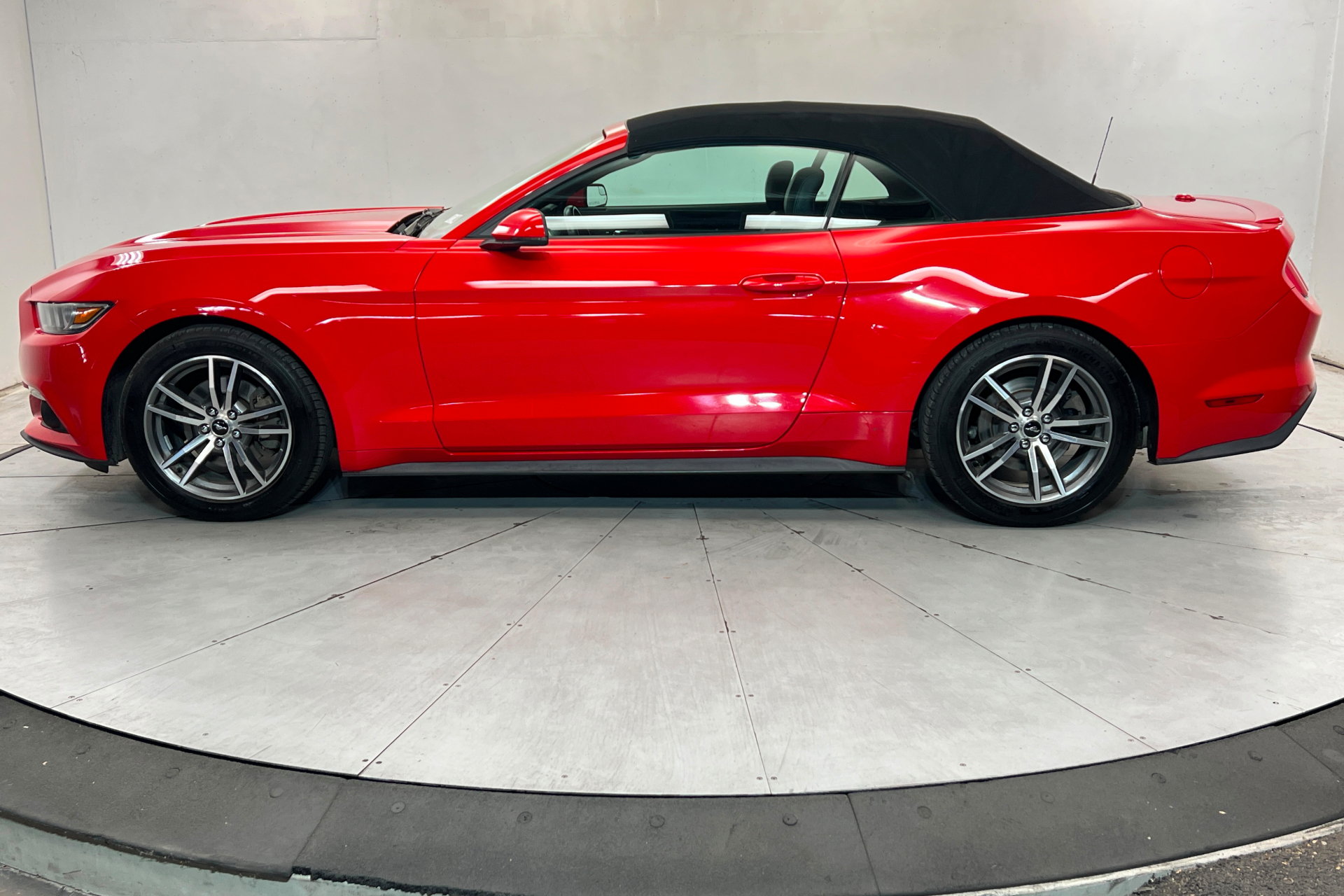 Used 2015 Ford Mustang Premium RWD image 2