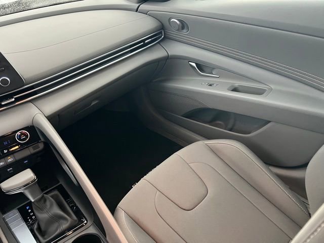 Certified 2025 Hyundai Elantra Sport image 15