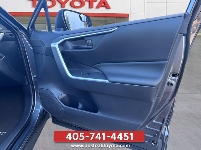 Used 2025 Toyota RAV4 LE AWD/4WD image 28