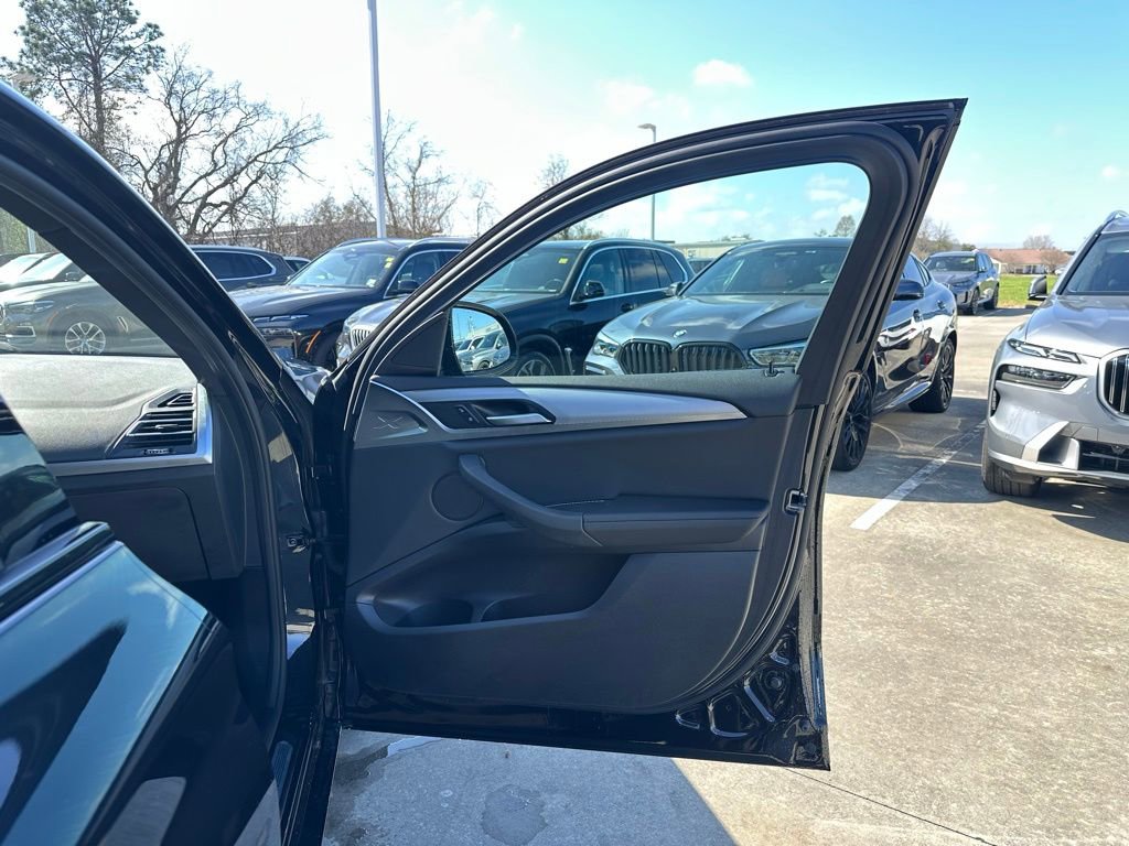 Certified 2025 BMW X4 xDrive30i image 30