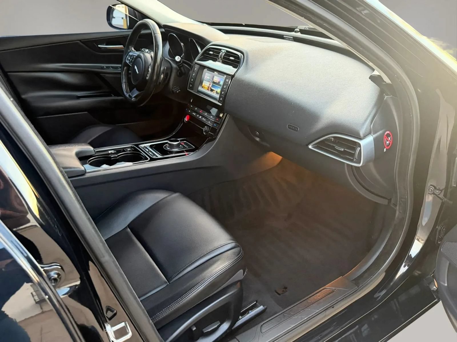 Used 2017 Jaguar XE RWD image 19