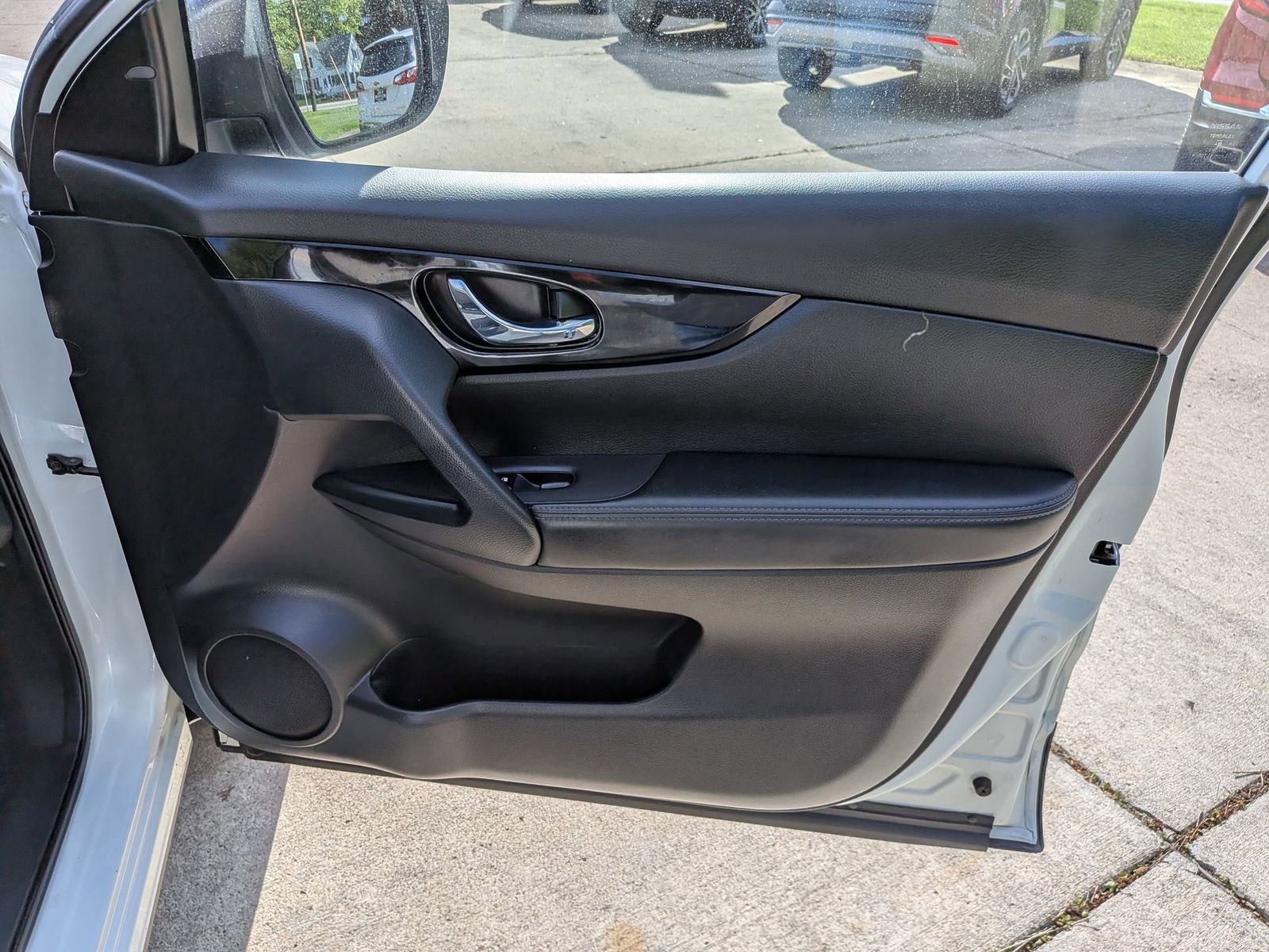 Certified 2020 Nissan Rogue Sport SV w/ All-Weather Package AWD/4WD image 36