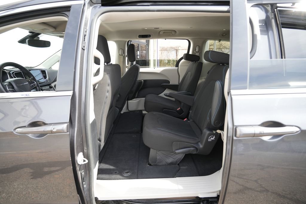 Used 2021 Chrysler Pacifica Touring image 24