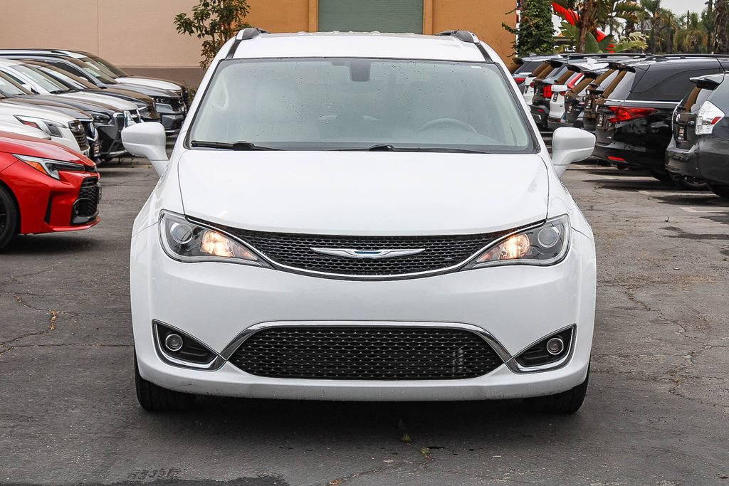 Used 2018 Chrysler Pacifica Touring-L w/ Tire & Wheel Group FWD image 2