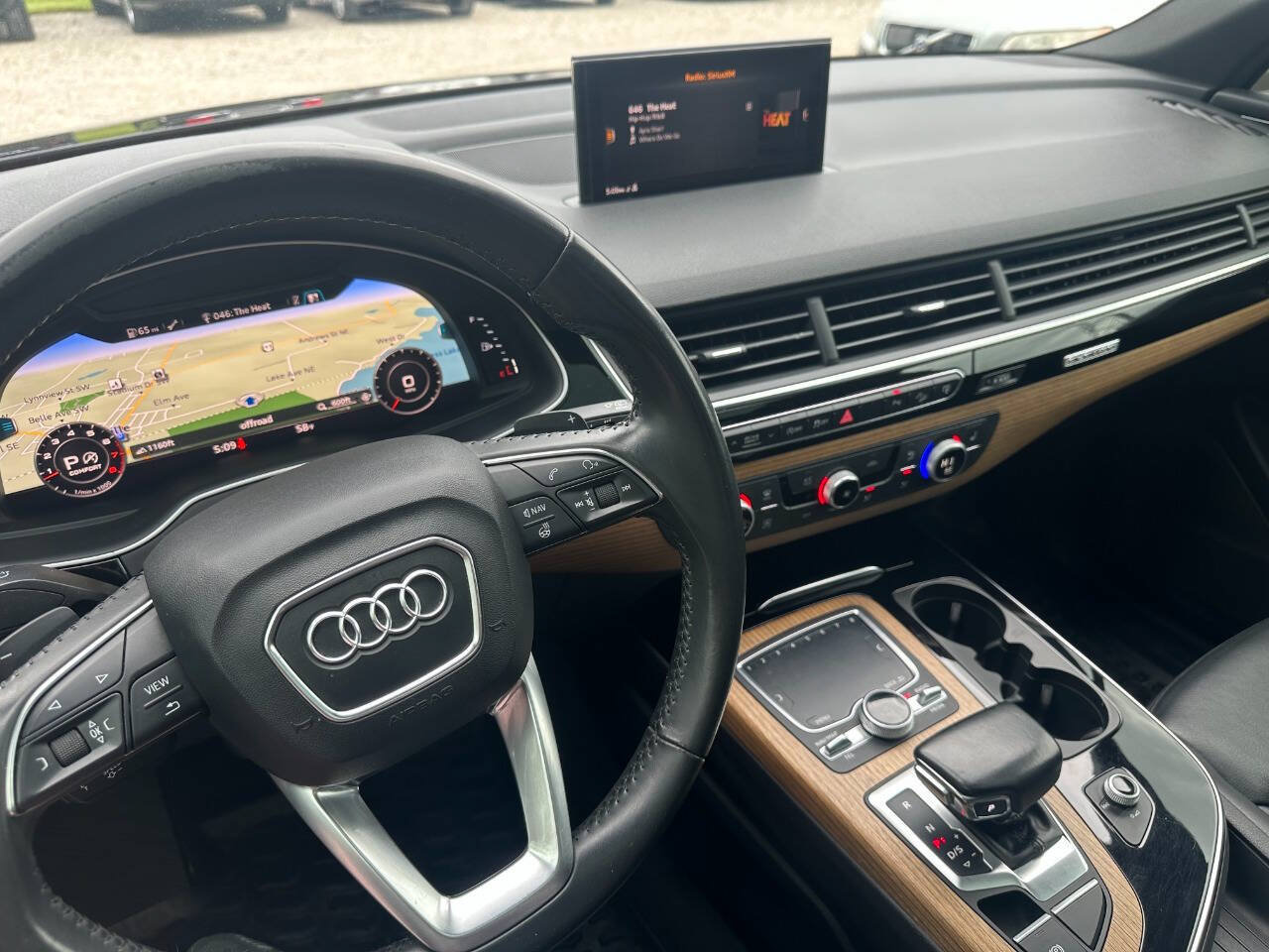 Used 2017 Audi Q7 3.0T Premium Plus w/ Premium Plus Package AWD/4WD image 31