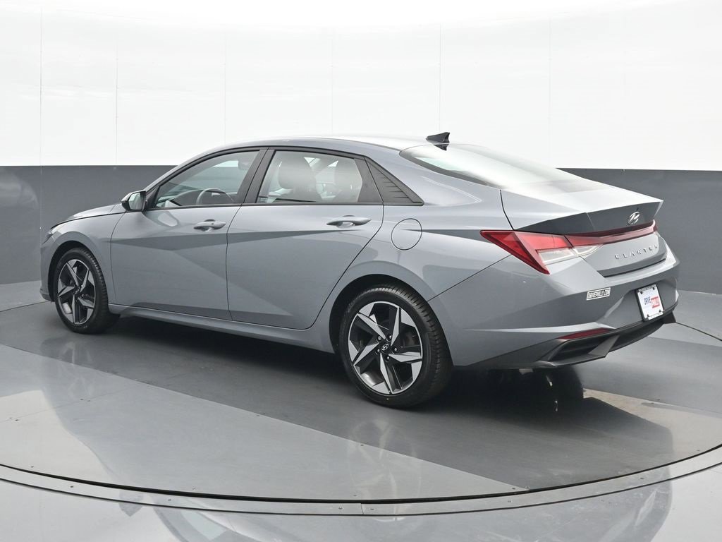 Used 2023 Hyundai Elantra SEL w/ Convenience Package image 4