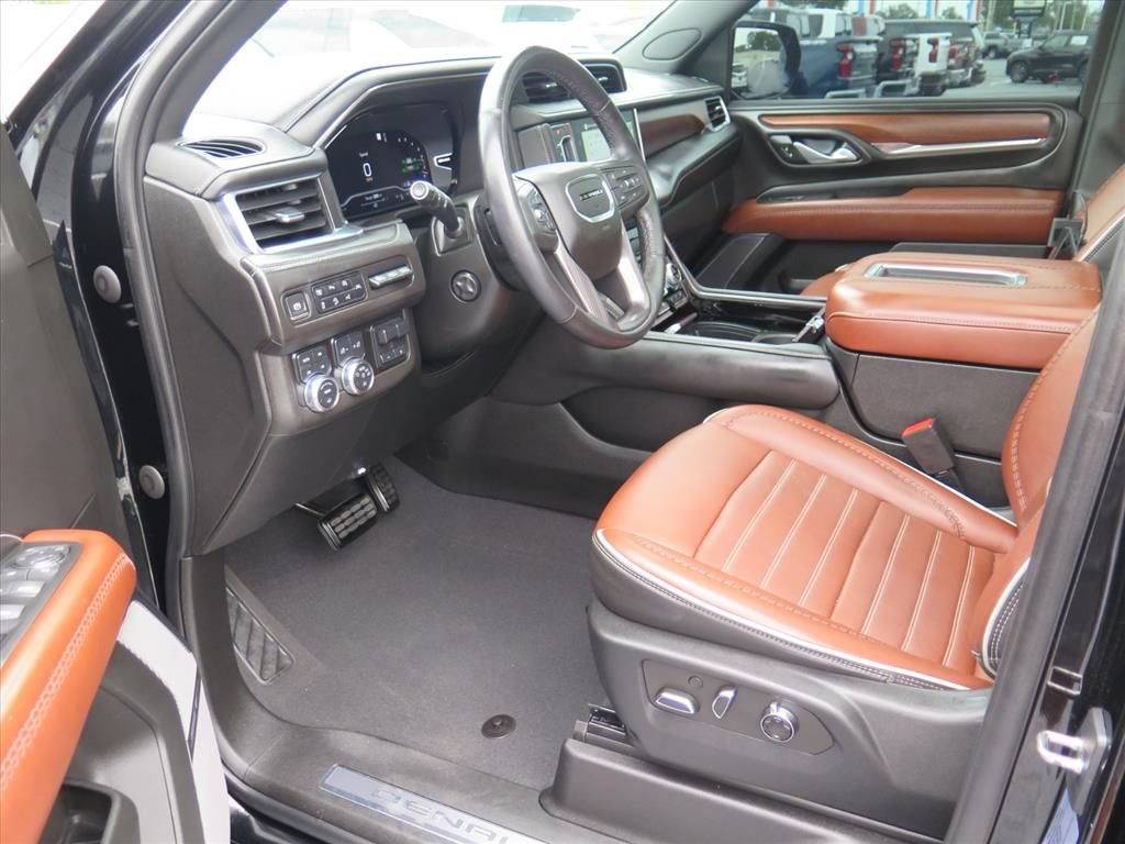 Used 2023 GMC Yukon Denali Ultimate AWD/4WD image 9