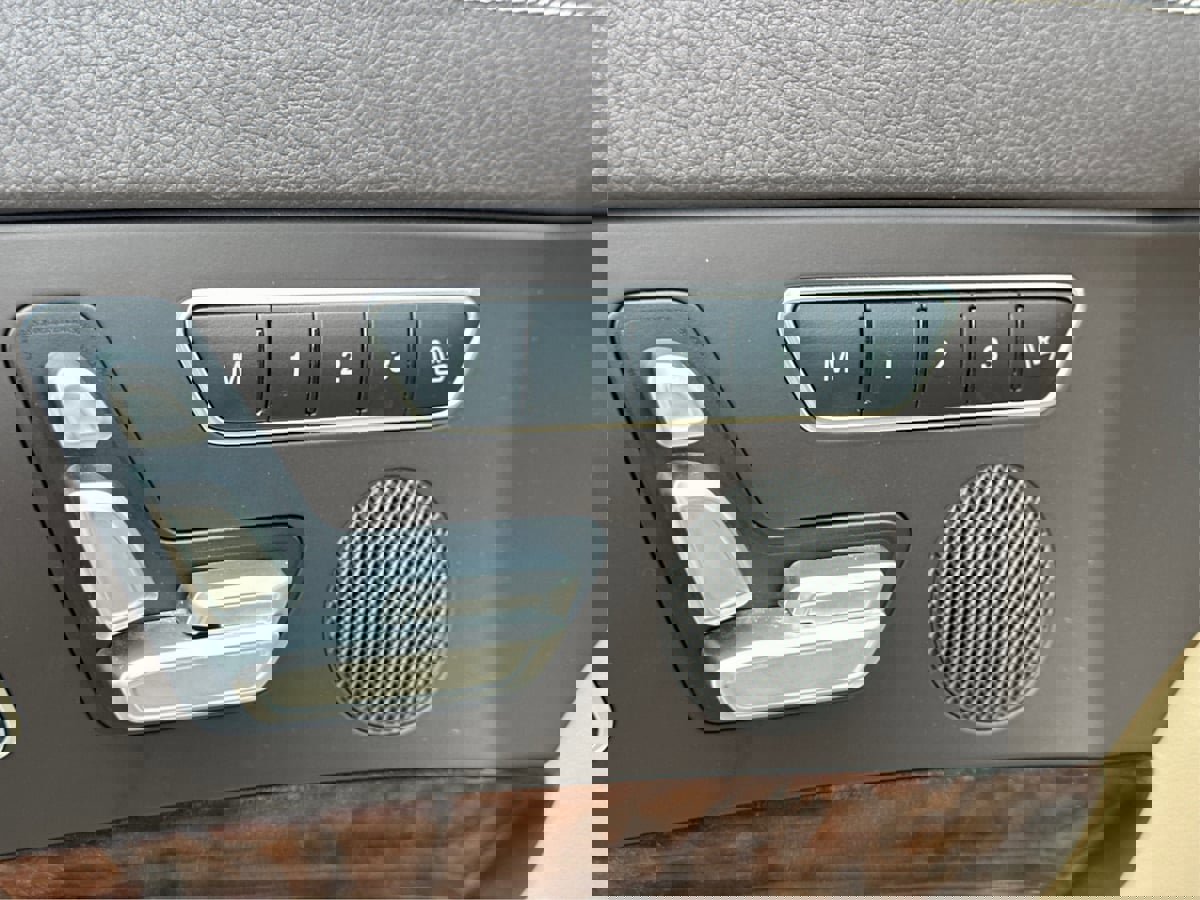 Used 2013 Mercedes-Benz SL 550 image 32