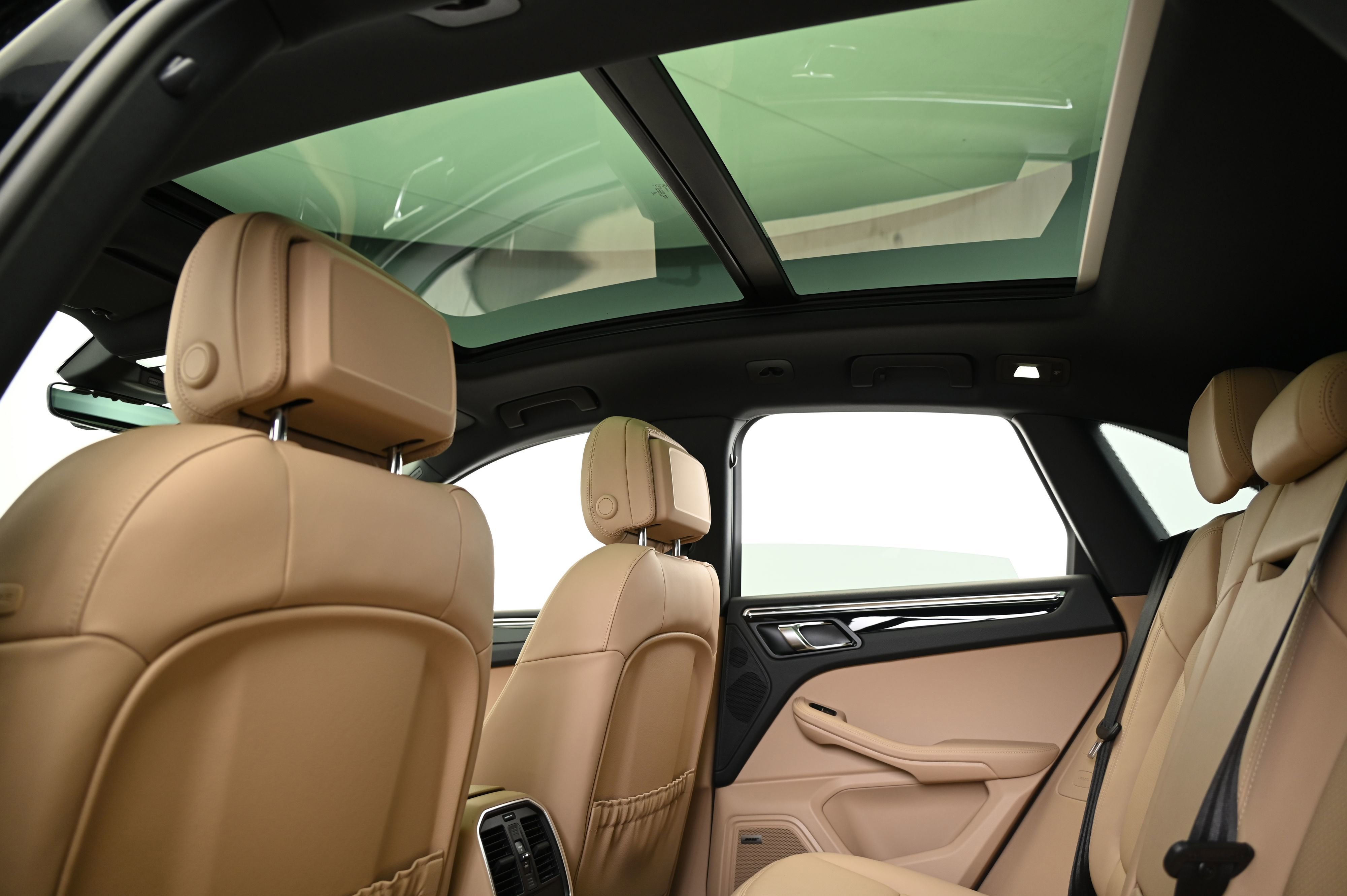 Certified 2025 Porsche Macan image 33