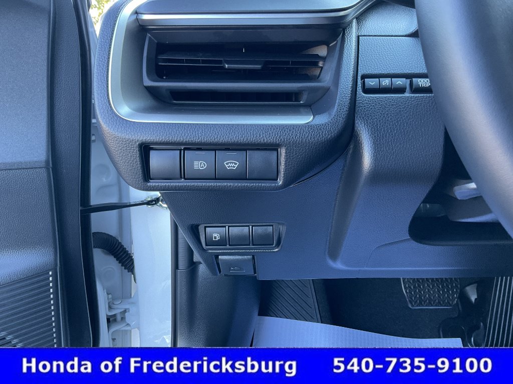 Used 2026 Toyota Prius LE FWD image 38
