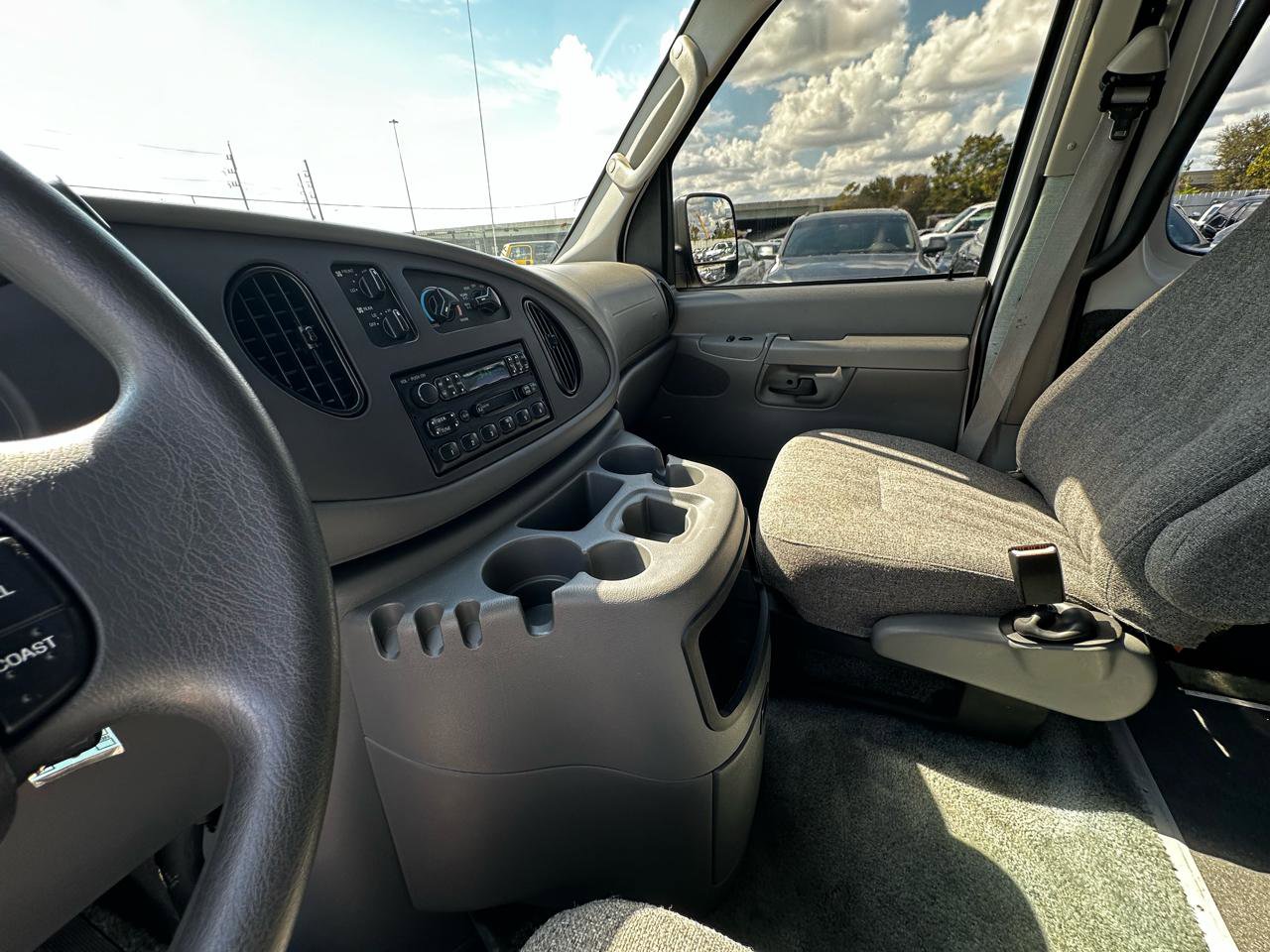 Used 2004 Ford E-250 and Econoline 250 Extended RWD image 28