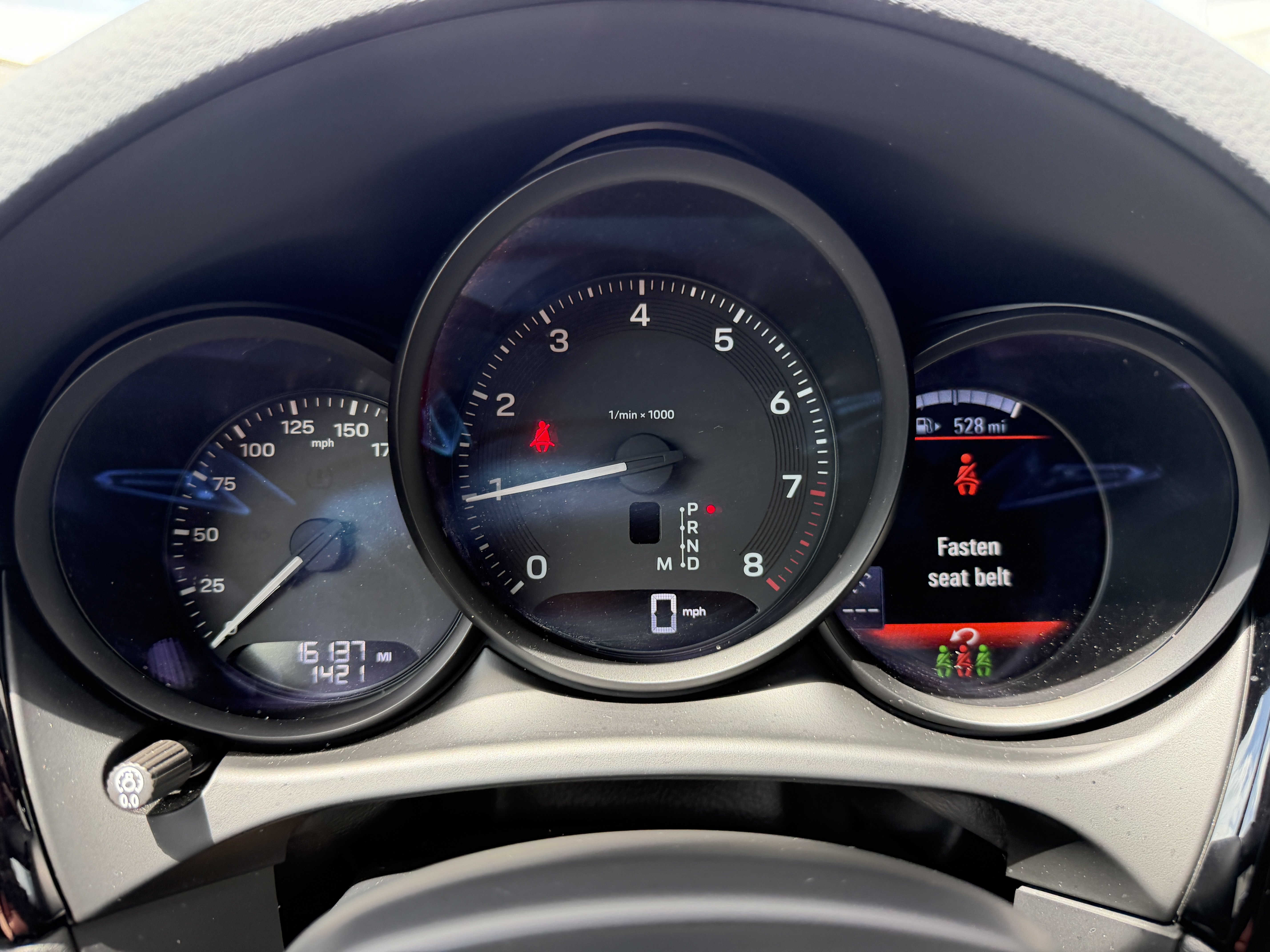 Certified 2023 Porsche Macan AWD/4WD image 31