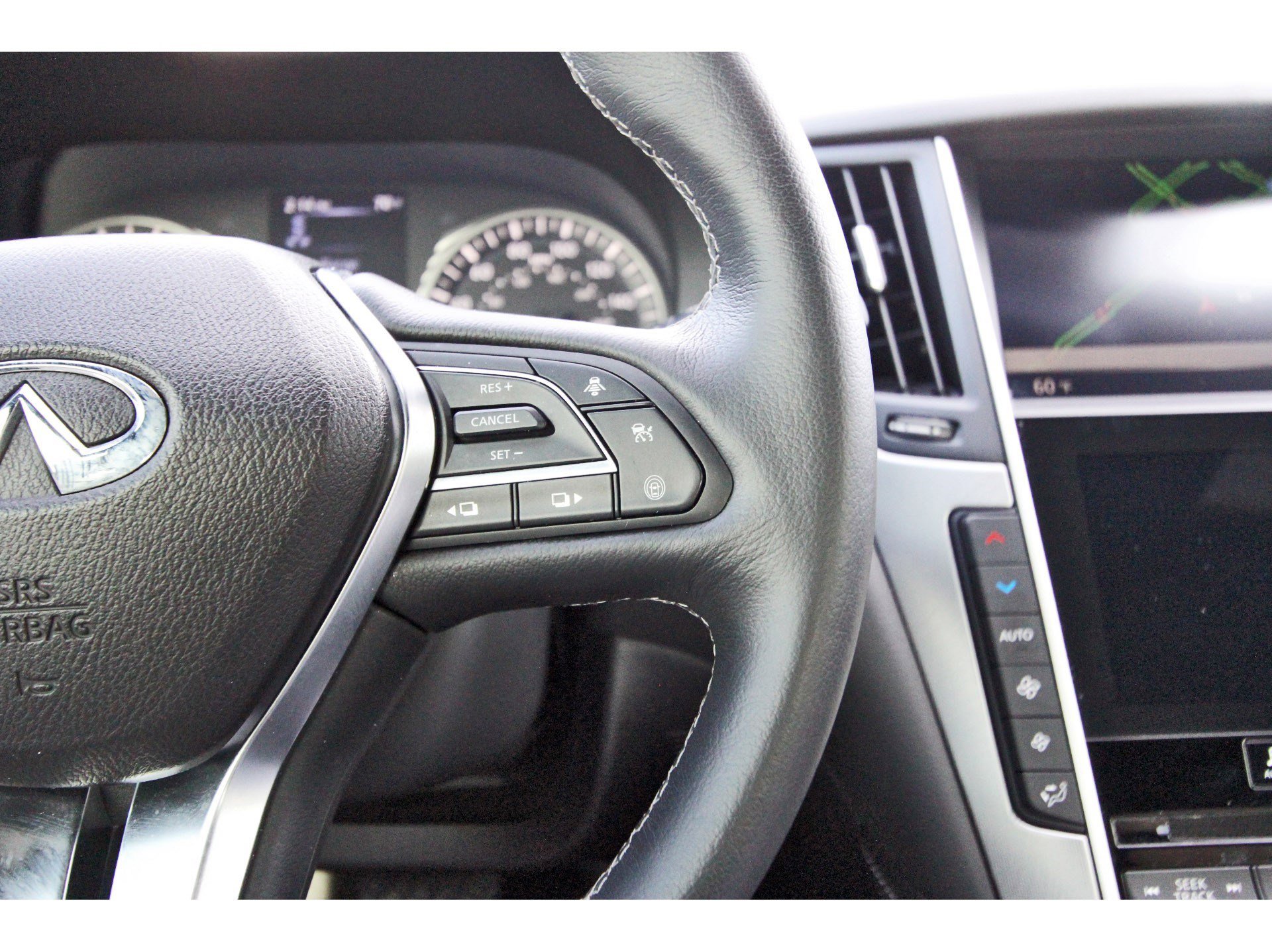 Used 2022 INFINITI Q60 3.0t Luxe w/ Essential Package image 18