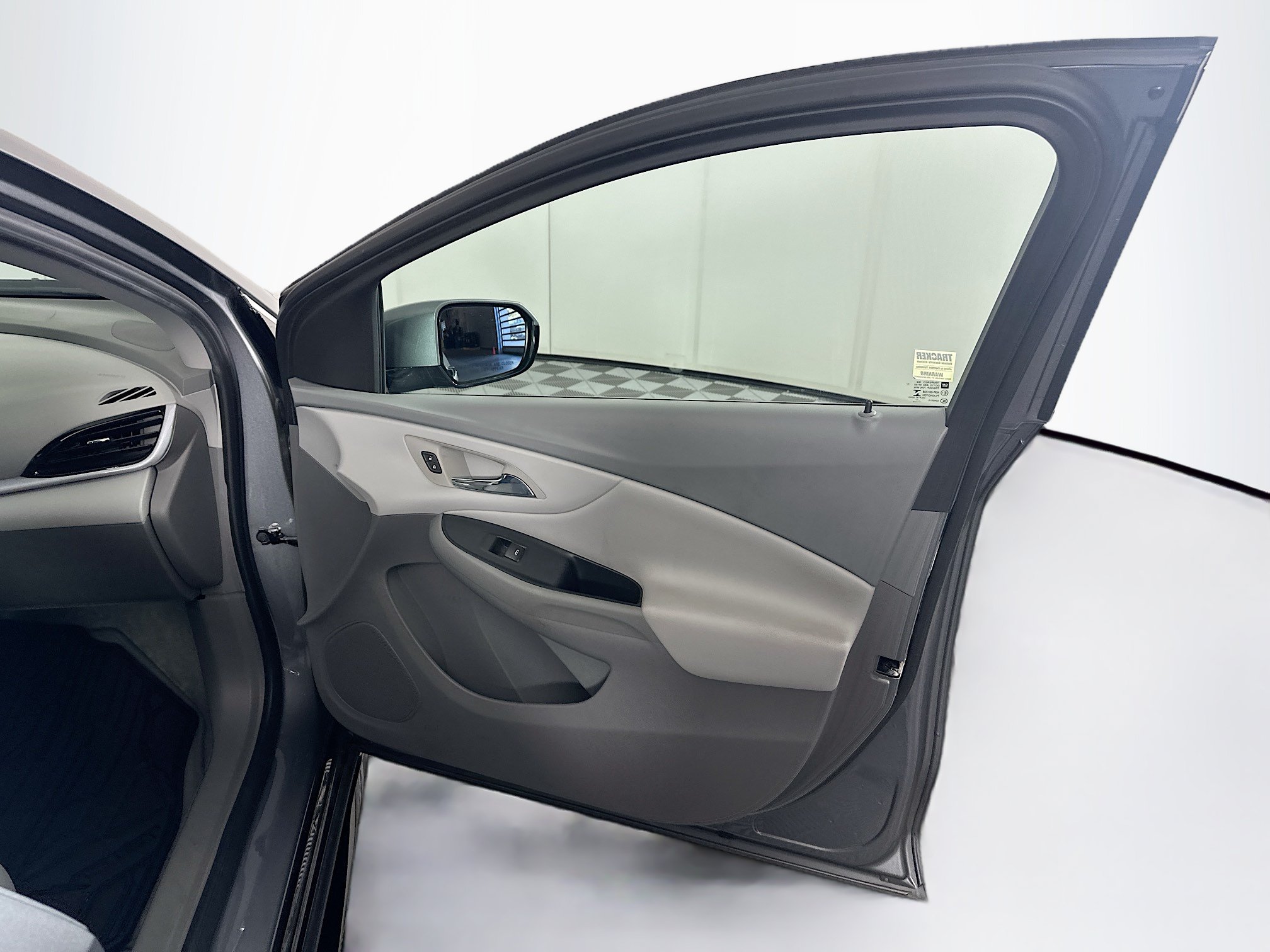Used 2018 Chevrolet Volt LT w/ Comfort Package FWD image 29
