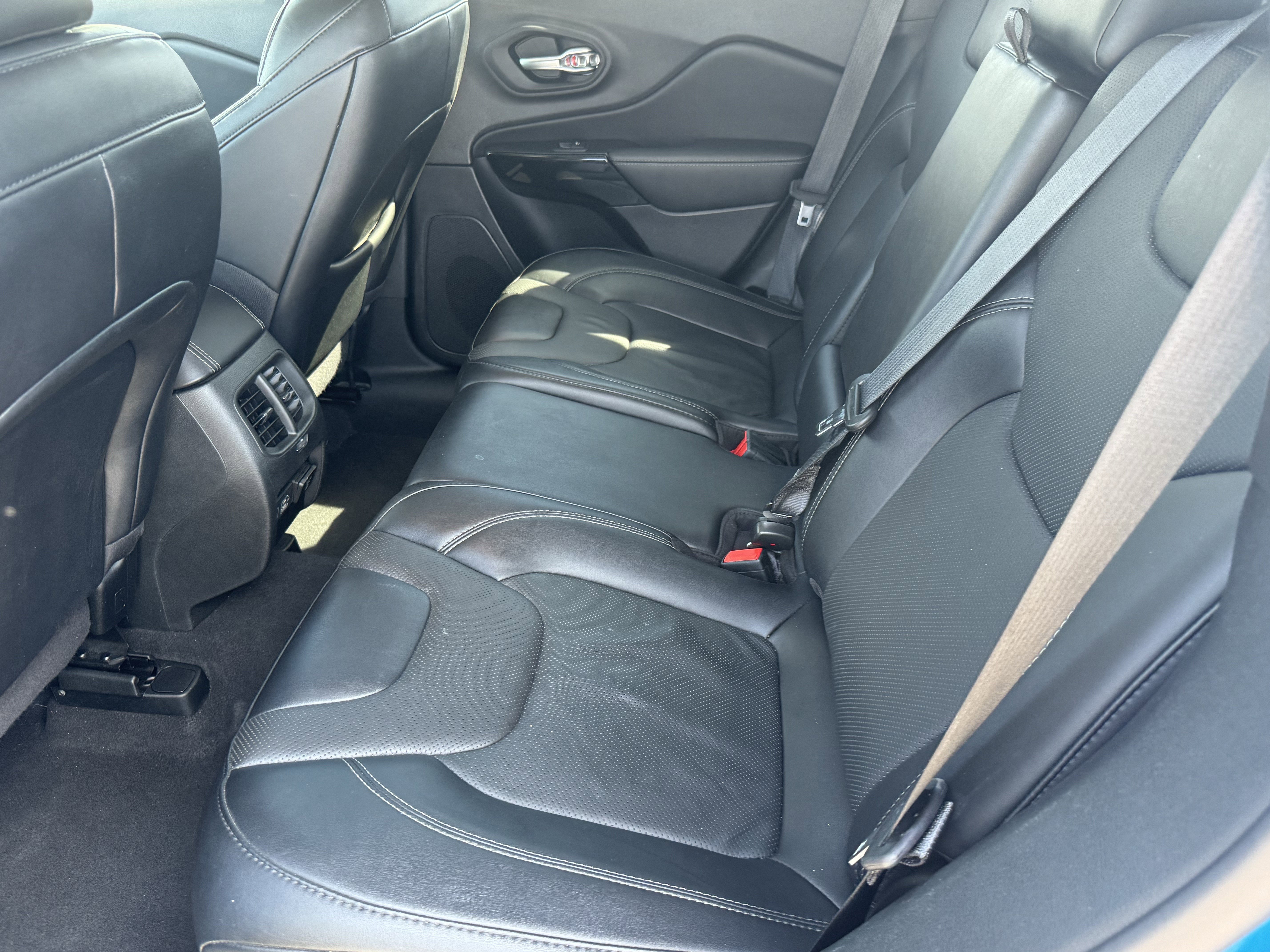 Used 2023 Jeep Cherokee Altitude Lux image 6