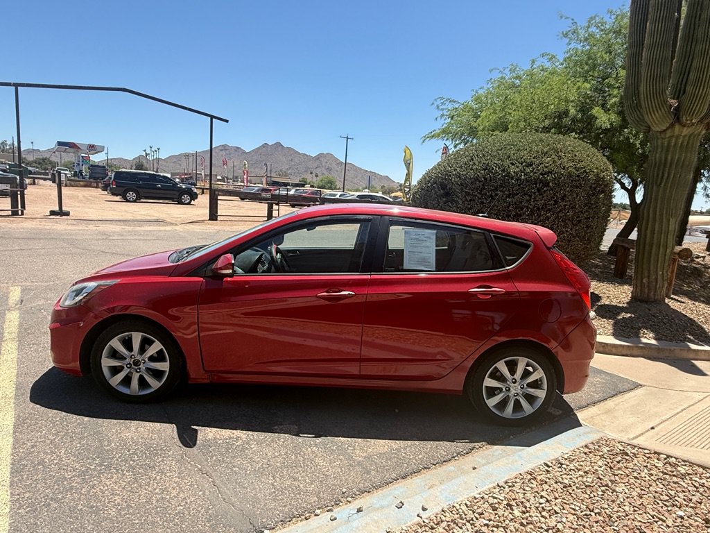 Used 2013 Hyundai Accent SE FWD image 4
