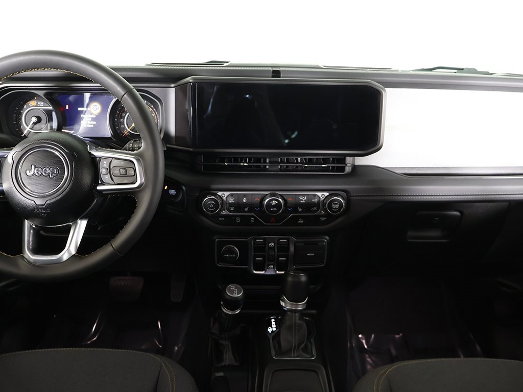 Used 2024 Jeep Wrangler Sahara image 38