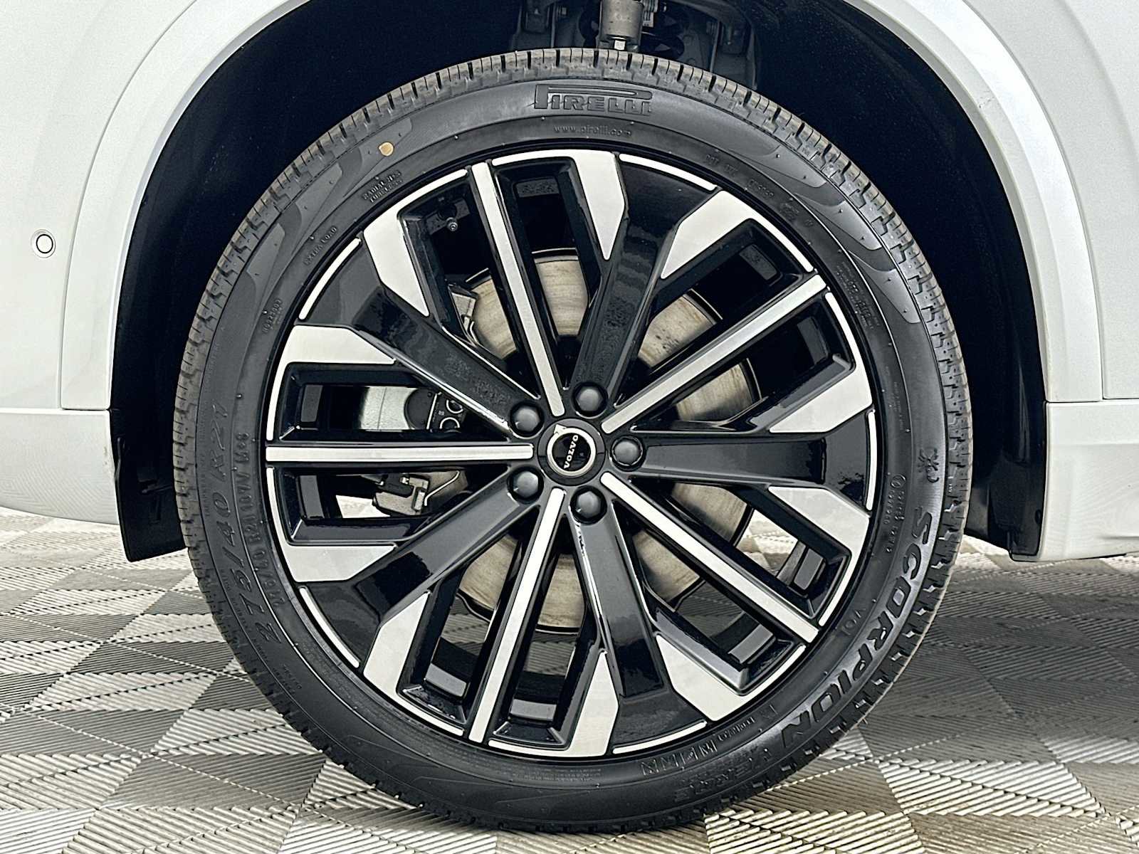 New 2025 Volvo XC90 T8 Plus w/ Protection Package Premier image 30