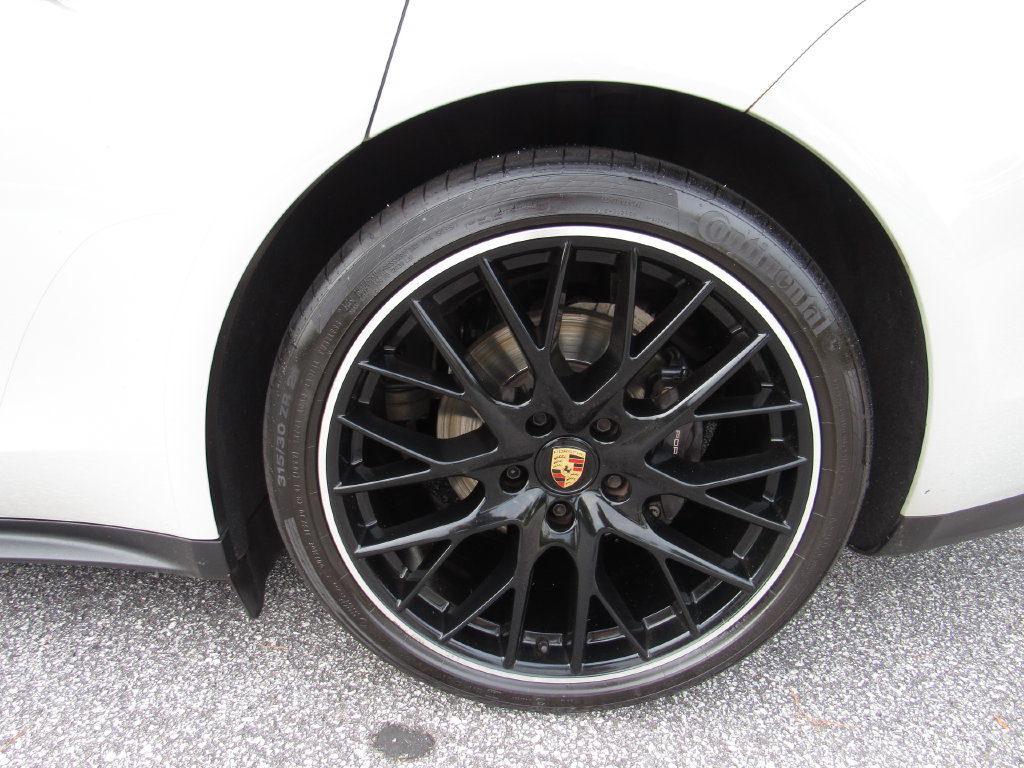 Used 2023 Porsche Panamera image 23