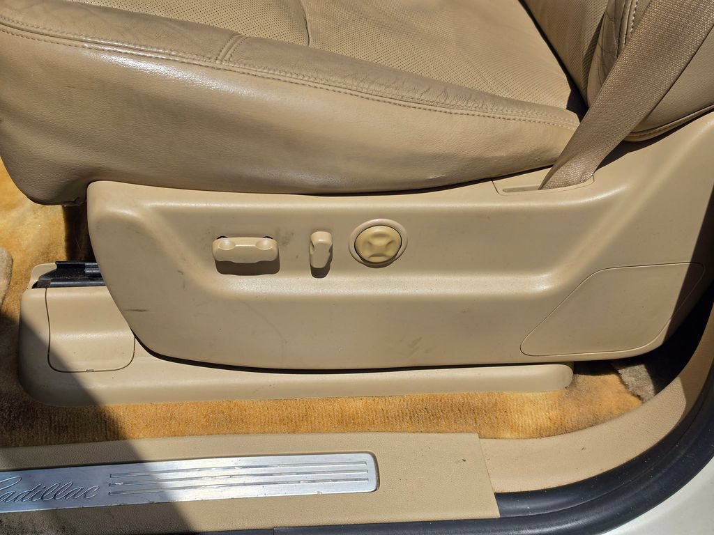 Used 2011 Cadillac Escalade ESV Premium RWD image 20
