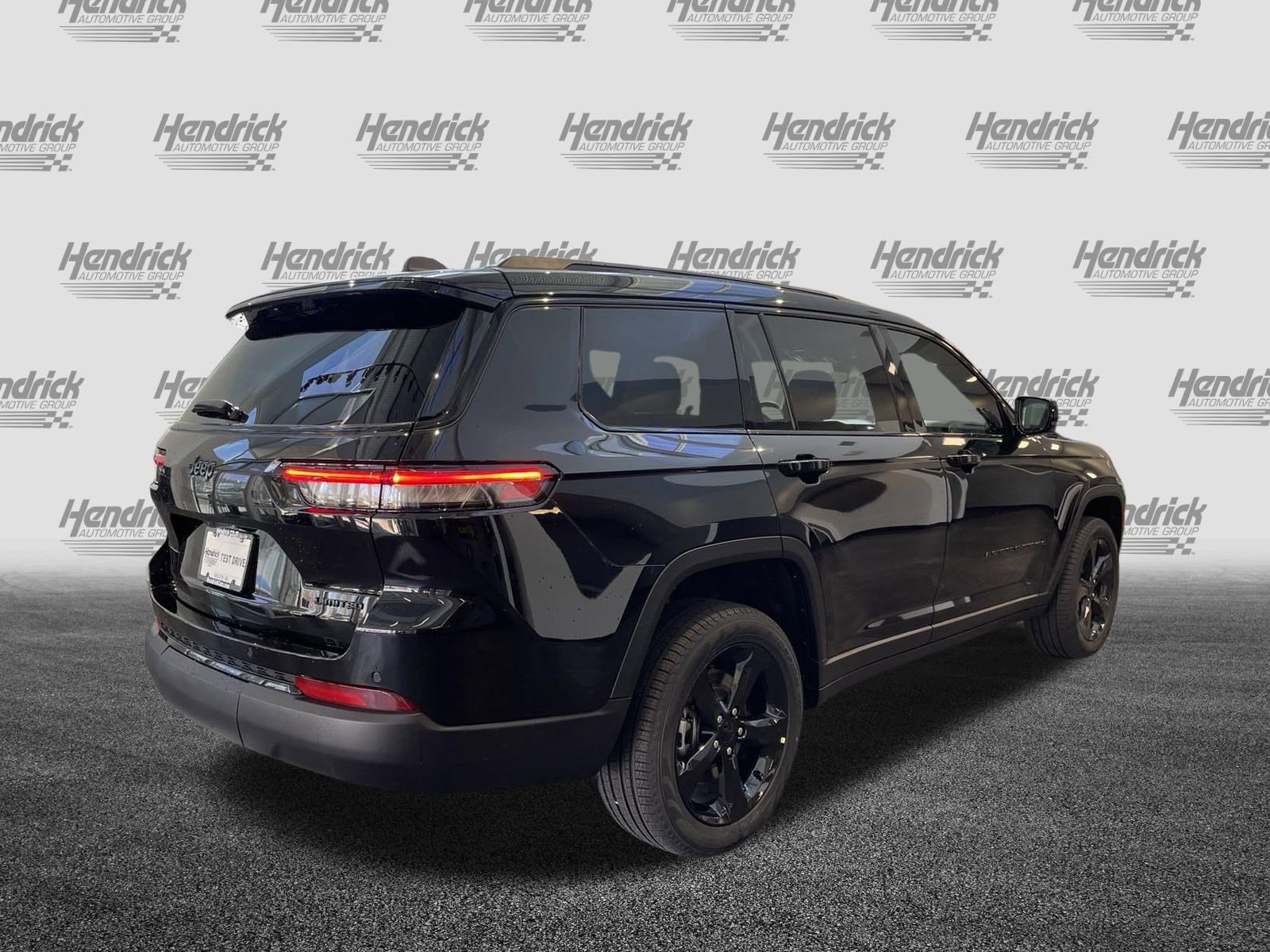 Certified 2025 Jeep Grand Cherokee L Limited w/ Black Appearance Package RWD image 10