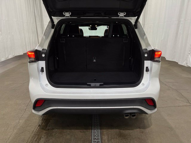 Used 2023 Toyota Highlander XSE AWD/4WD image 14