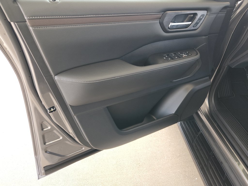 New 2026 Nissan Armada SL w/ Captain's Chari Seat Package RWD image 23