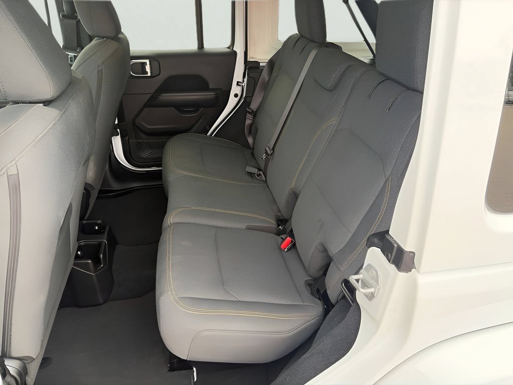 Used 2026 Jeep Wrangler Unlimited Sahara AWD/4WD image 24