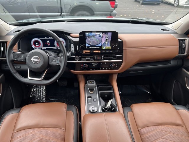 Used 2024 Nissan Pathfinder Platinum image 25