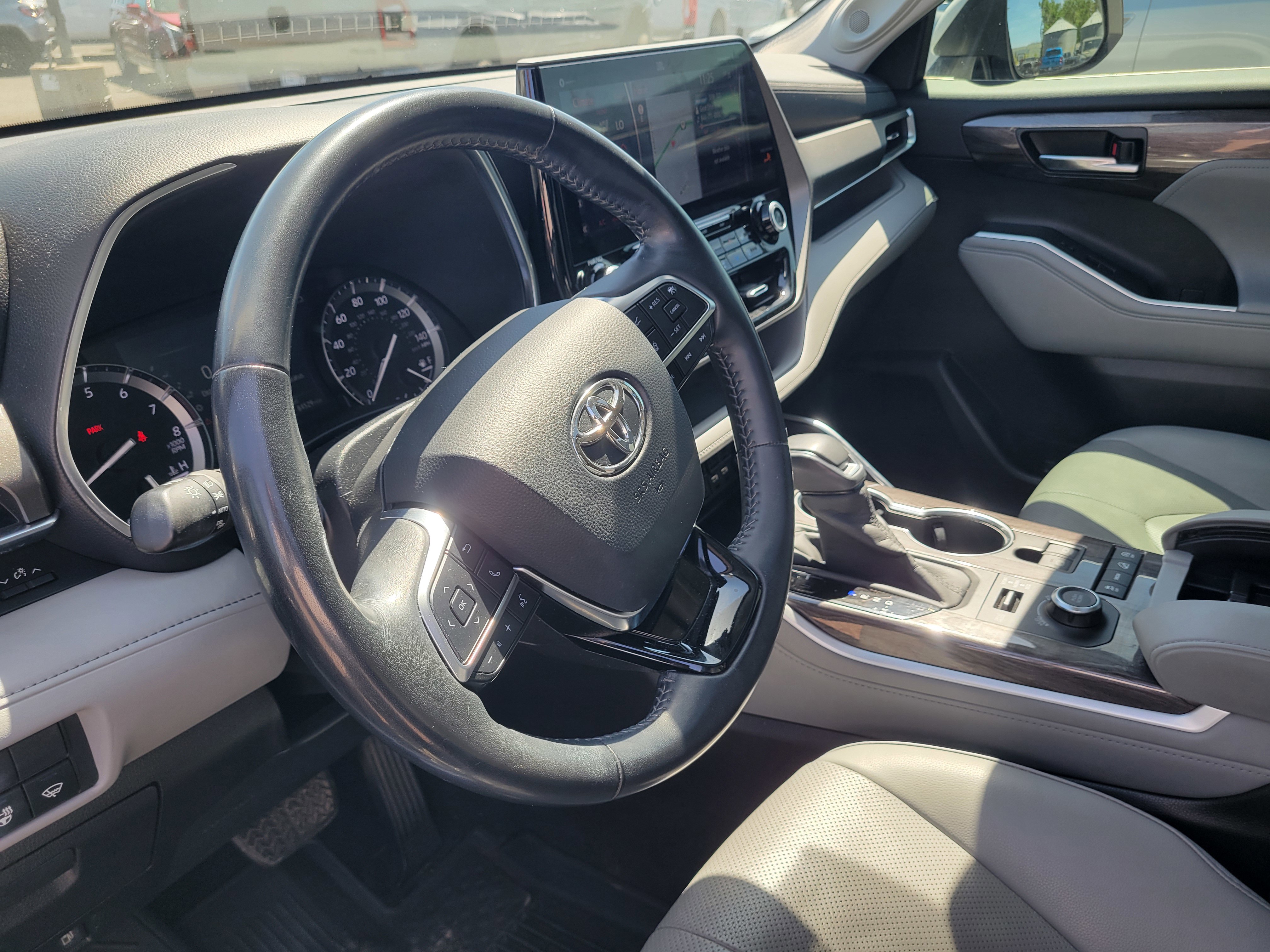 Used 2020 Toyota Highlander Limited AWD/4WD image 6