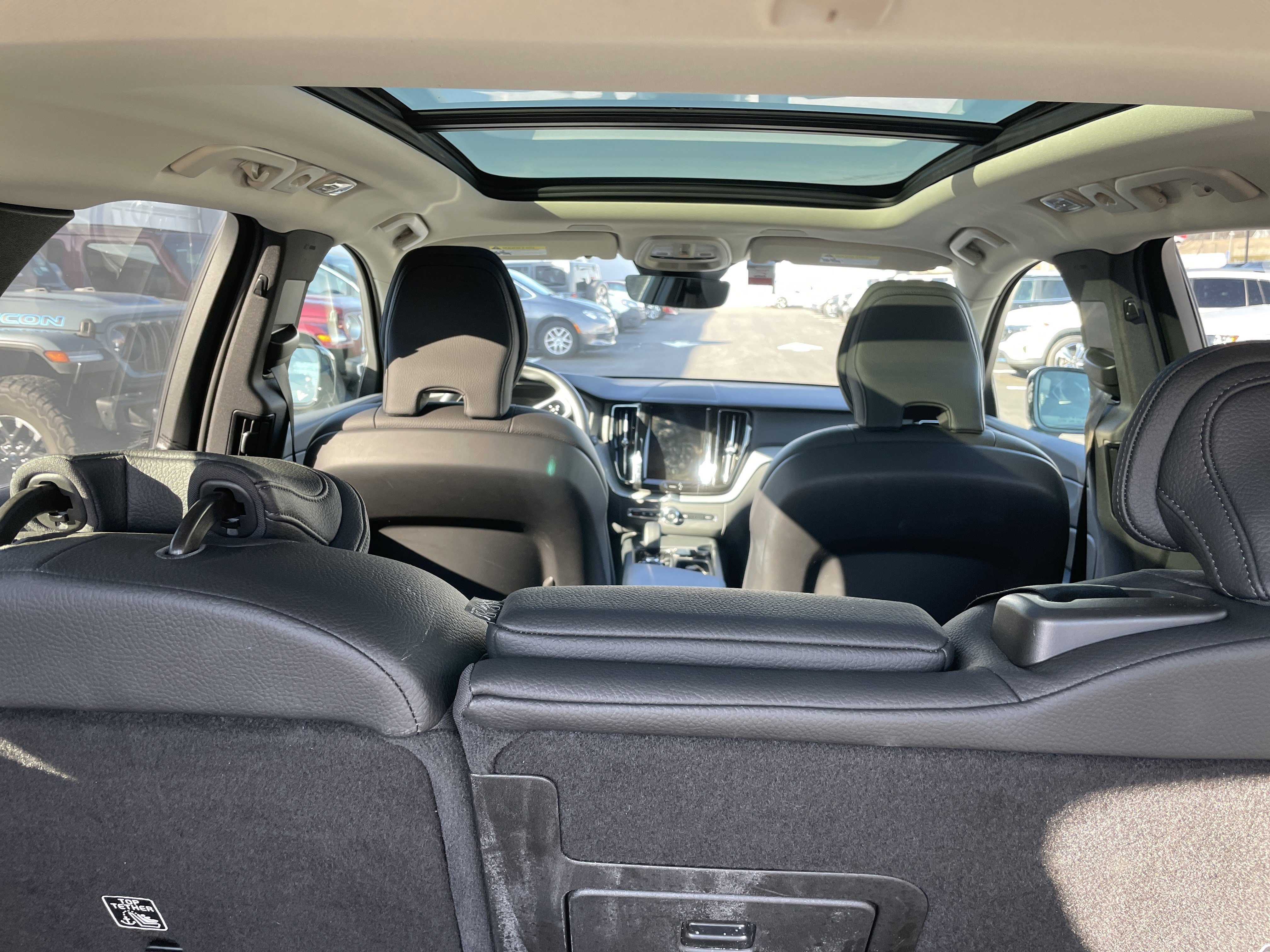 Used 2025 Volvo XC60 B5 Plus image 23