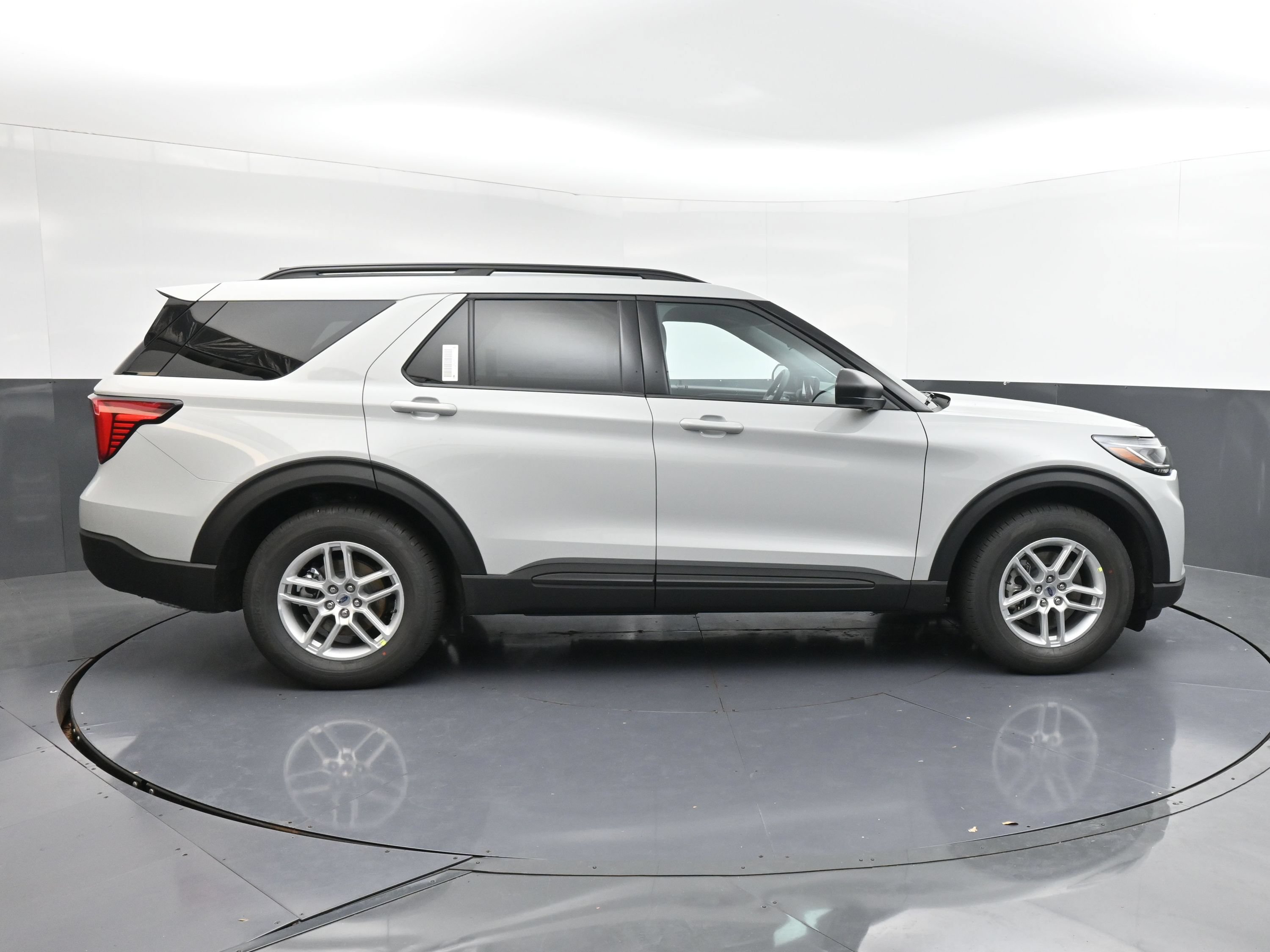 New 2027 Ford Explorer Active RWD image 9