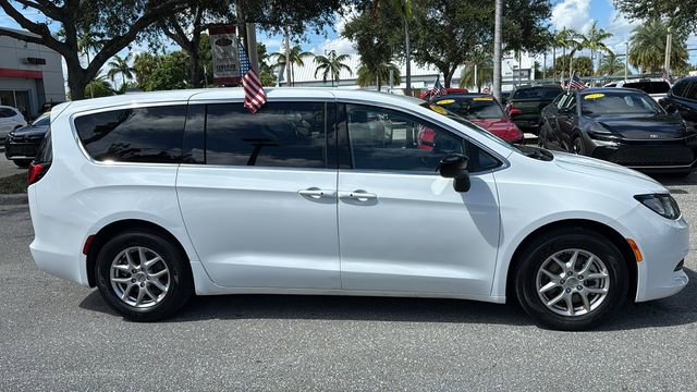 Used 2024 Chrysler Voyager LX image 10