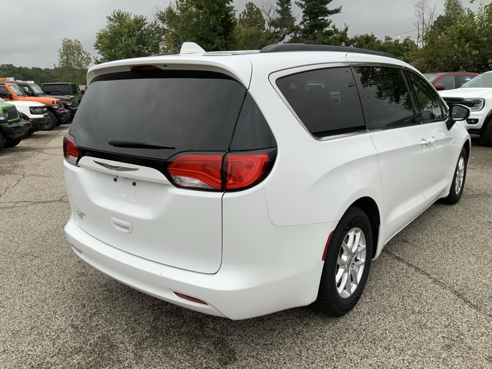 Used 2020 Chrysler Voyager Lxi FWD image 13