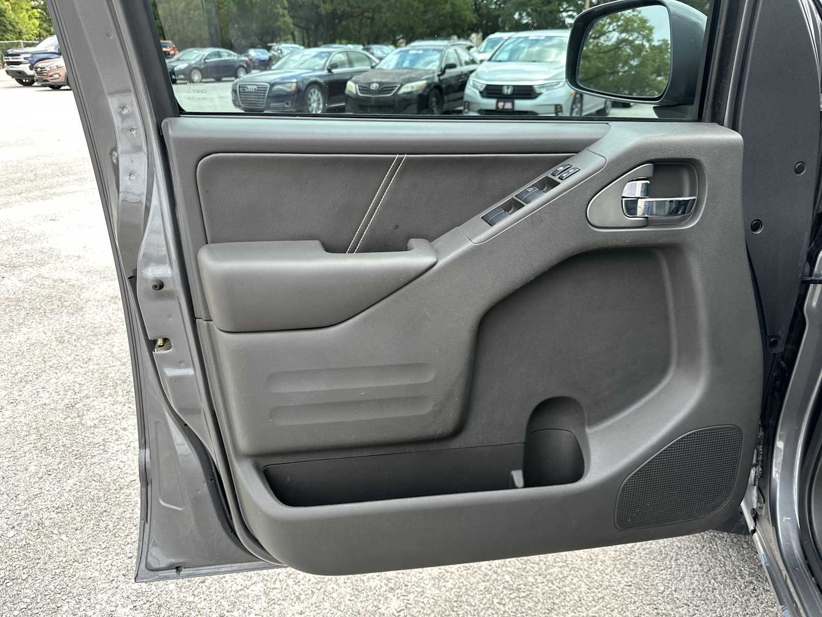 Used 2020 Nissan Frontier PRO-4X w/ Pro-4x Utility Package AWD/4WD image 15