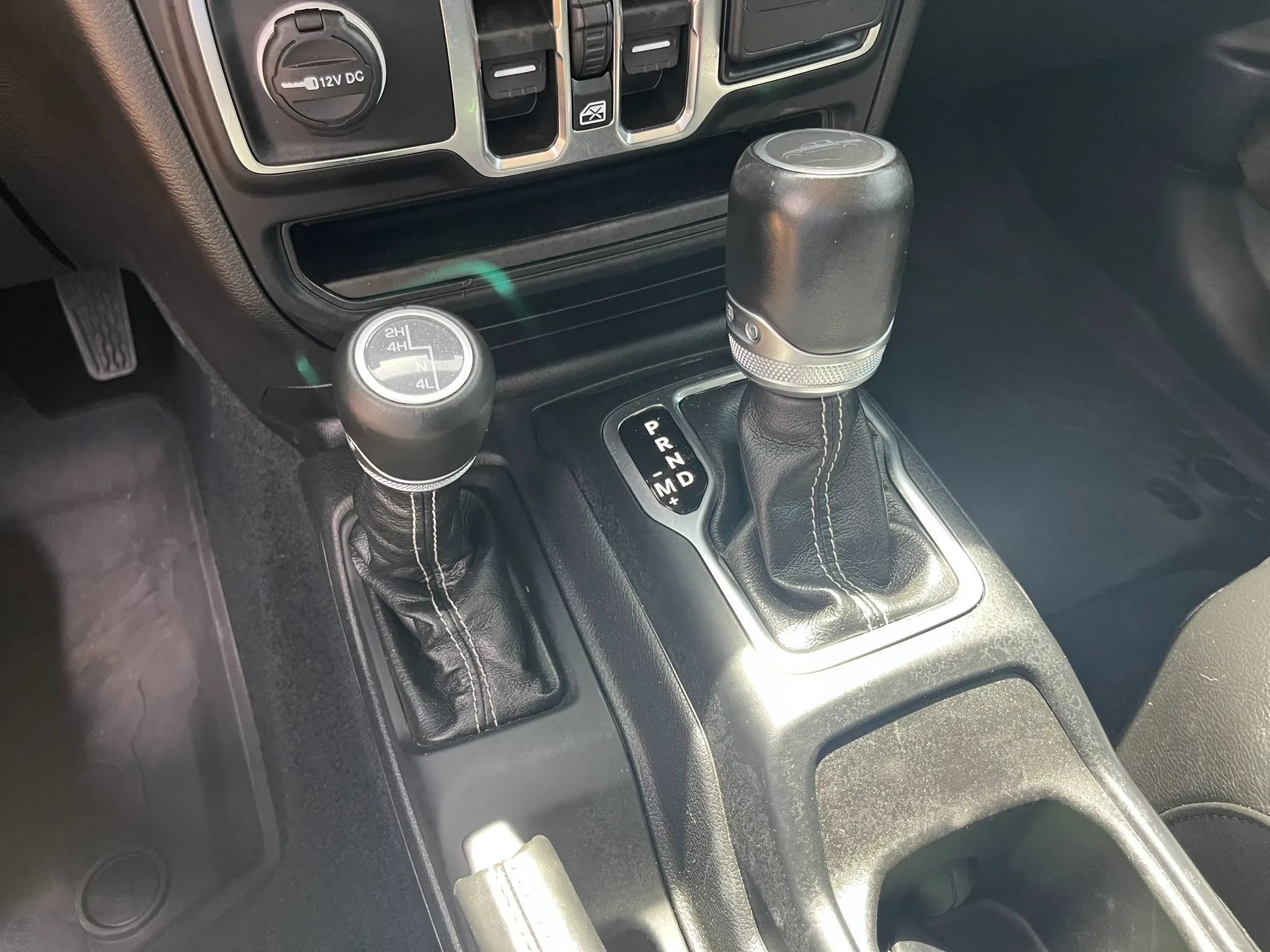 Used 2023 Jeep Gladiator Overland w/ Popular Equipment Package AWD/4WD image 26