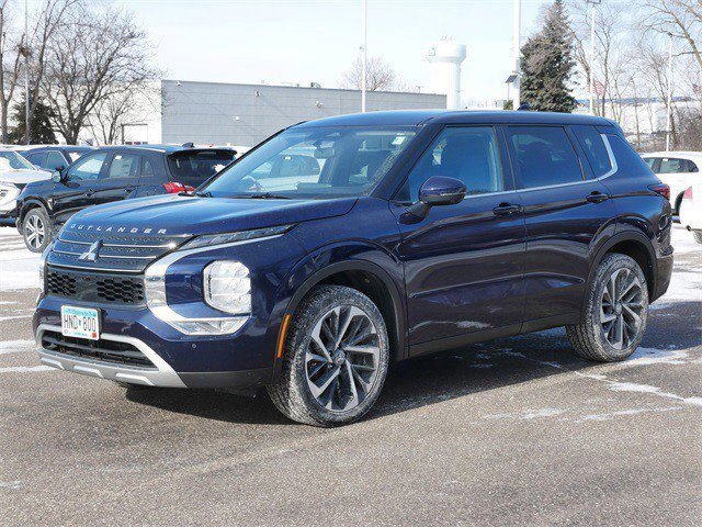 Used 2022 Mitsubishi Outlander SE image 3