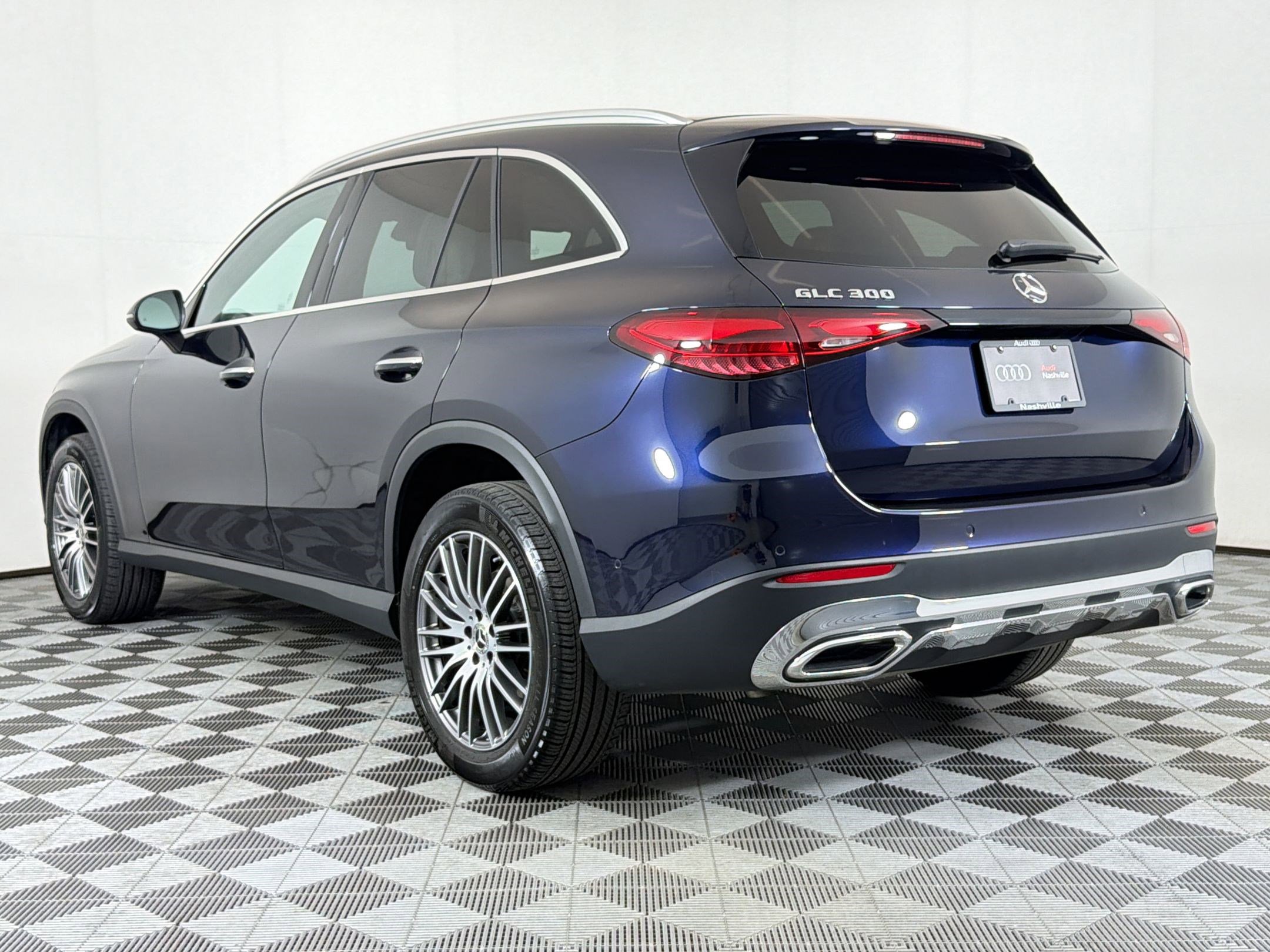 Used 2024 Mercedes-Benz GLC 300 image 3
